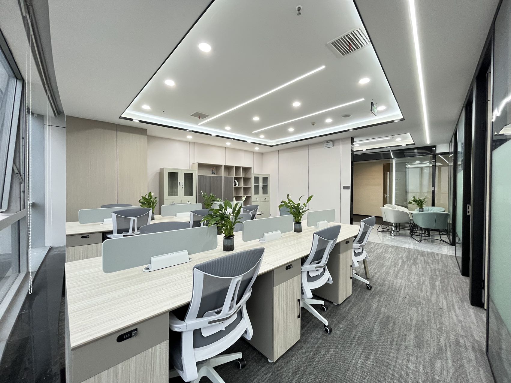 市中心东门大桥地铁 按套出租 3隔间16工位 报价含物业费含税 高区视野巴适 明宇金融广场办公室出租