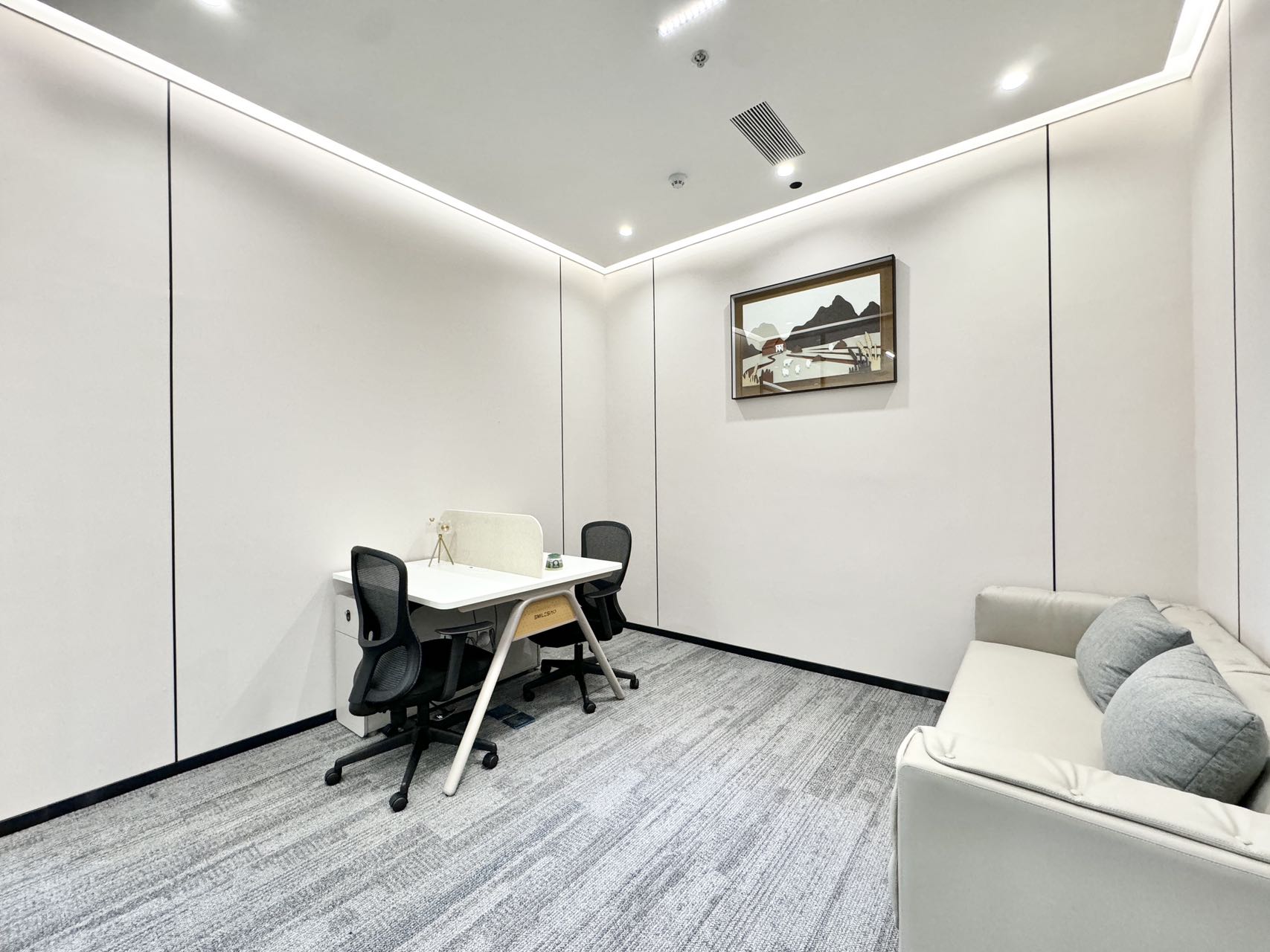 世纪城地铁口甲级楼宇 4隔间20工位 正对电梯口 商务办公接待都可以 东方希望天祥办公室出租