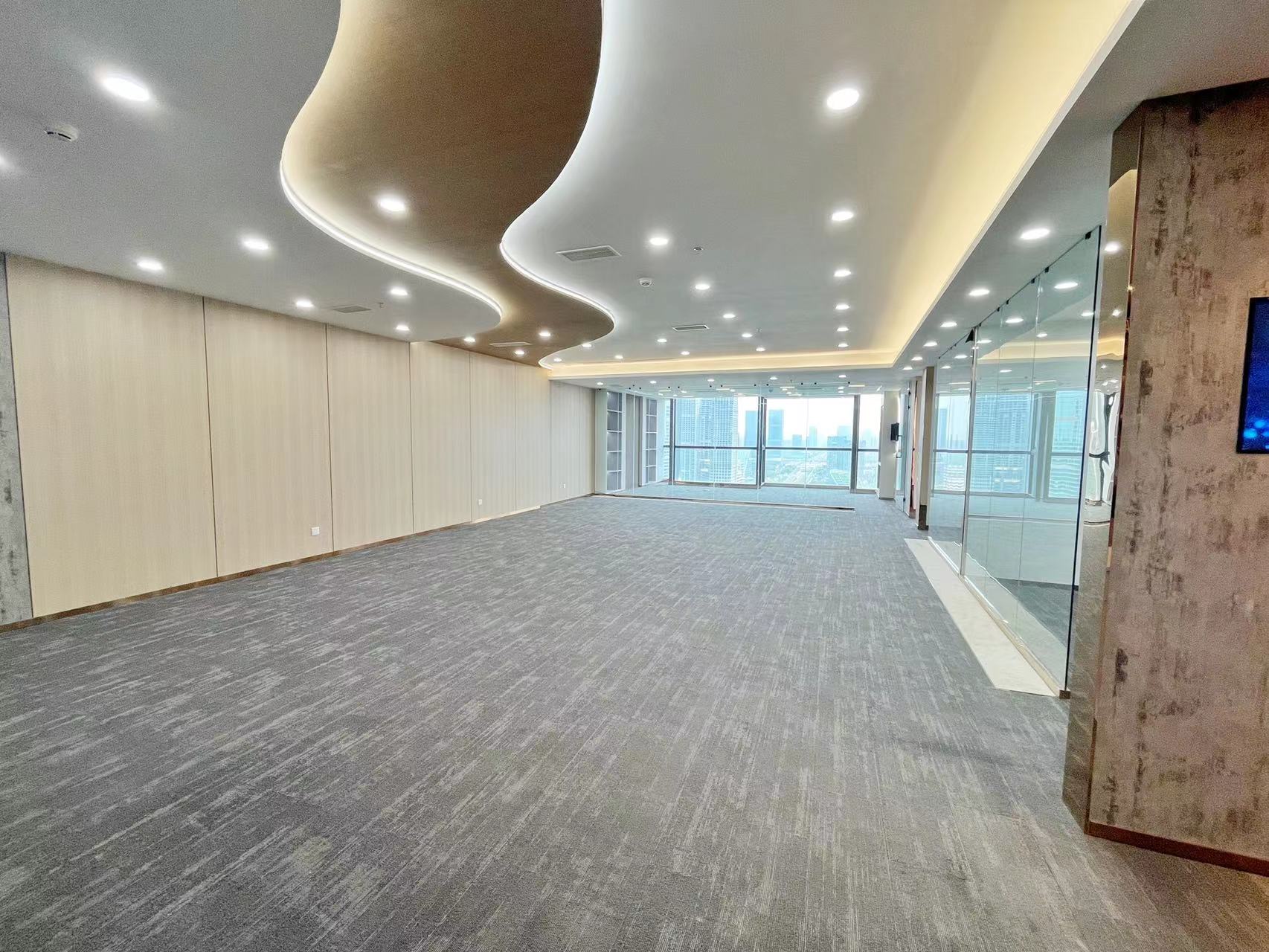 高新区高新地铁口茂业中心精装289平办公室 全新装修现房 交通便利