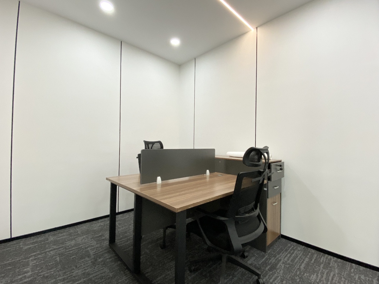 高新世纪城地铁口甲级楼盘 104平方 3隔间8工位 大老板间 交通方便 东方希望天祥办公室出租