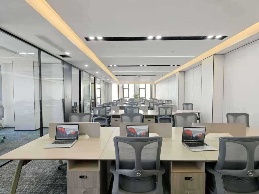 金牛区甲级高区 452平方 7隔间40工位 电梯口 高区视野巴适 适合央国企办事处  精装带家具 层高高 近地铁 北成8号办公室出租