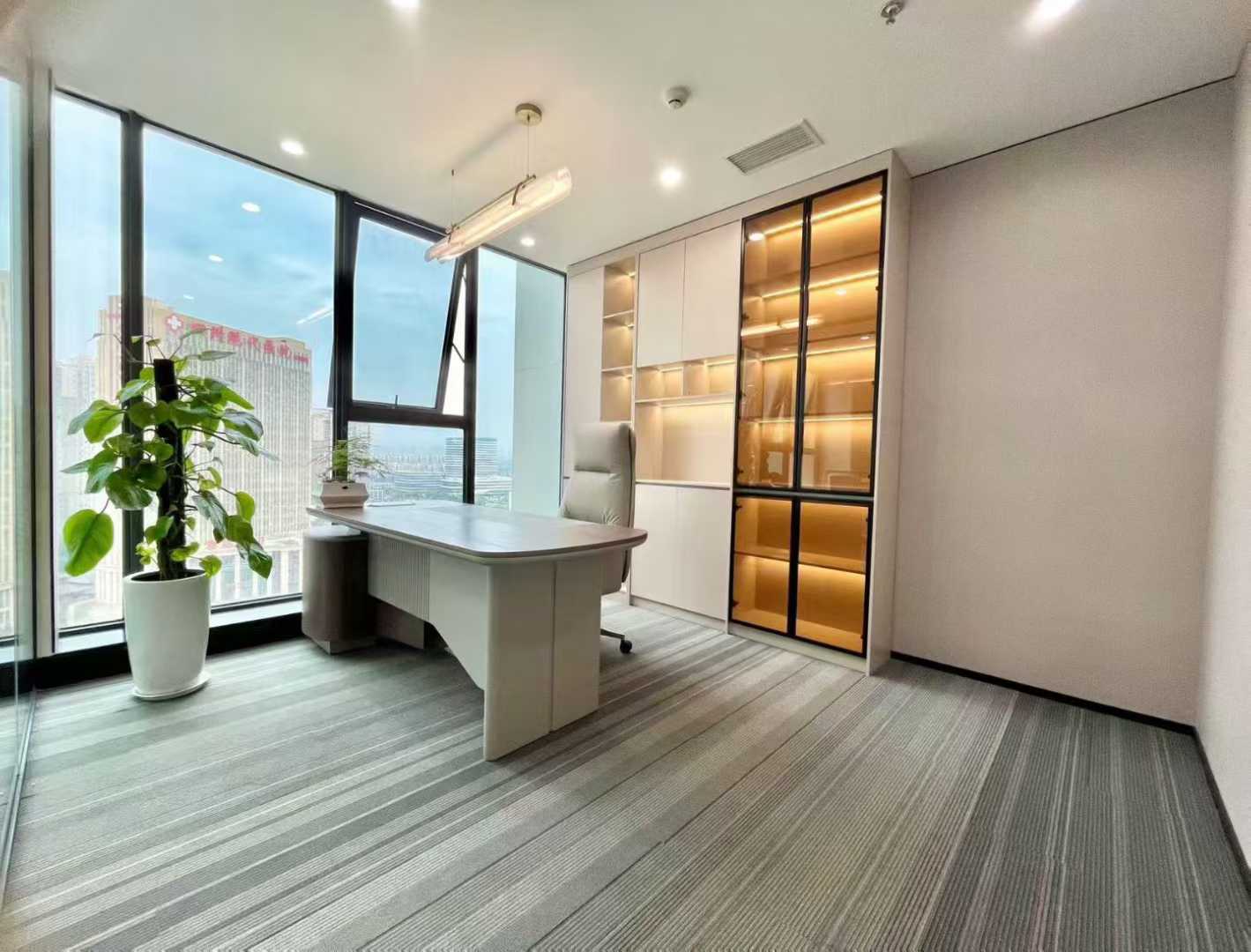 高新区中和版块 张家寺地铁口 套租户型 3隔间14工位 精装带家具 香榭国际办公室出租|双流区写字楼|双流区办公室|租小团