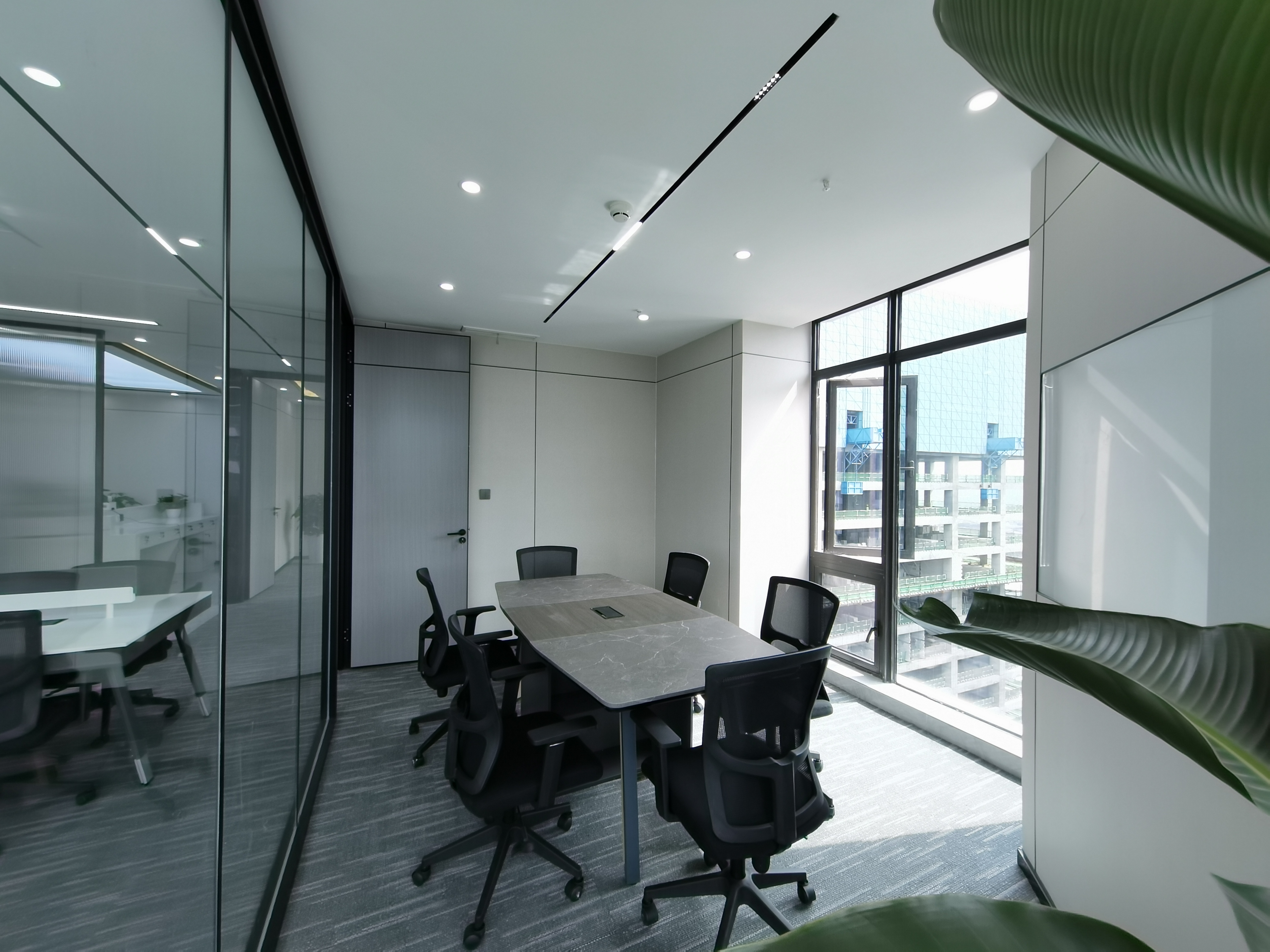 成华区近理工大学 156平方 3隔间12工位 双面采光 24小时空调 近地铁 龙光世纪中心办公室出租