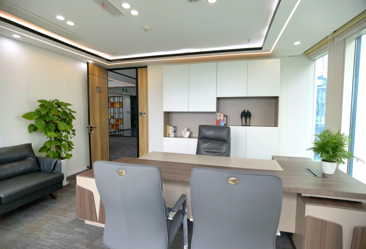 南门-锦江三面环江楼盘 271平方 5隔间24工位 视野看江 景色优美 东南双面采光 复地金融岛办公室出租