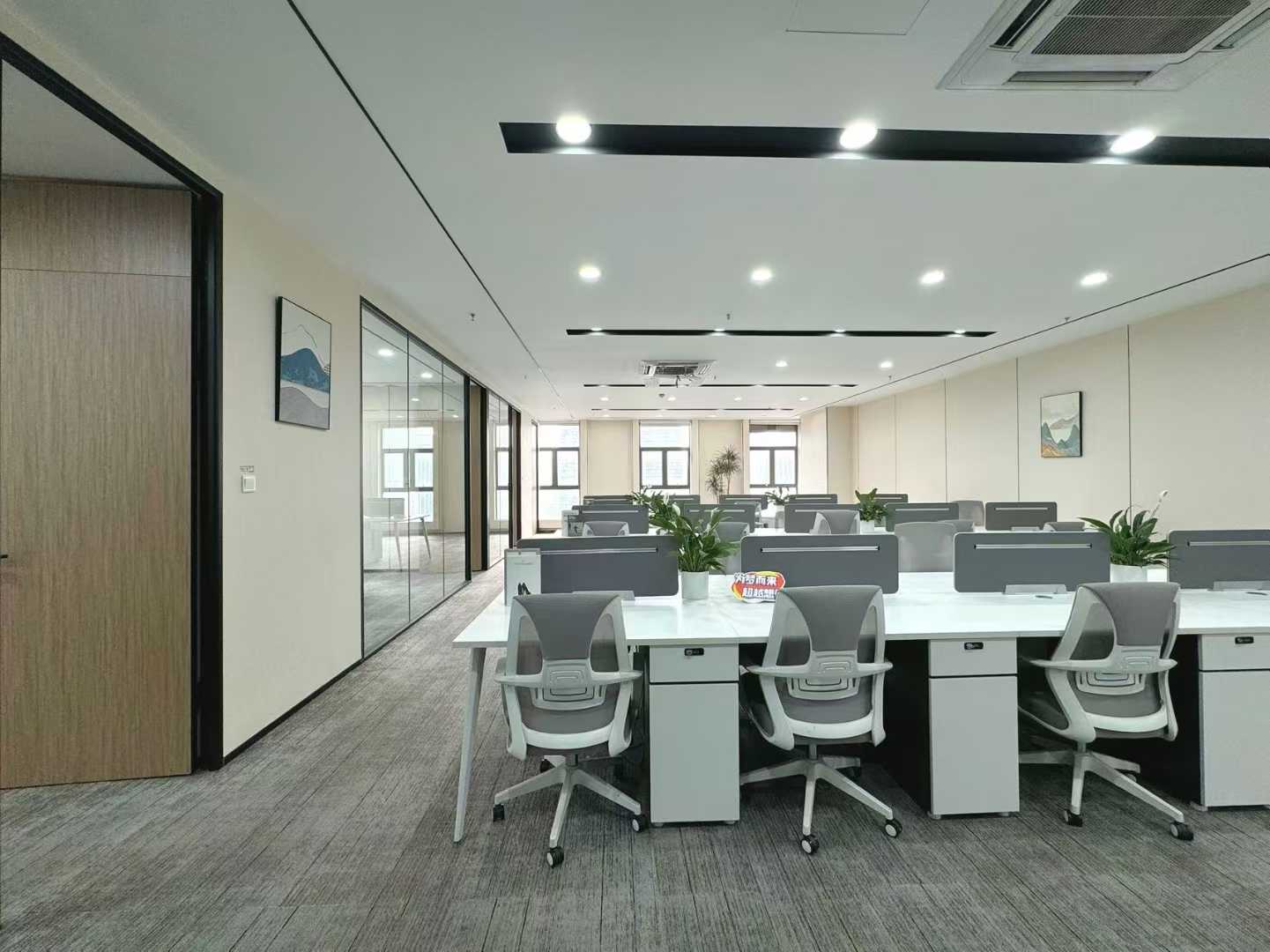 天府三街24小时空调楼盘 356平方 5隔间40工位 双面采光 品质家具 凯旋广场办公室出租