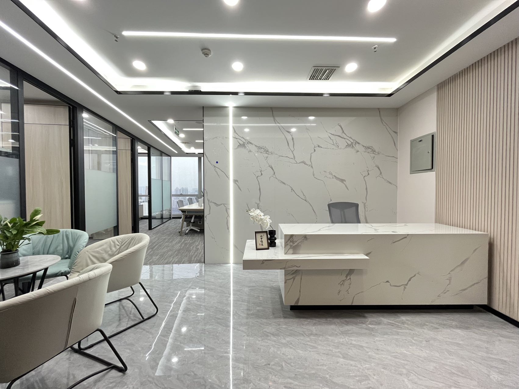 市中心东门大桥地铁 按套出租 3隔间16工位 报价含物业费含税 高区视野巴适 明宇金融广场办公室出租