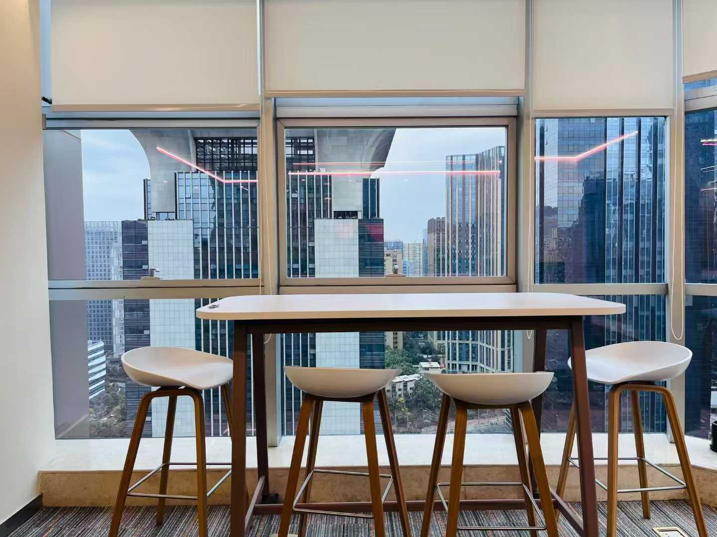 超甲-节能大厦稀缺157平户型 2隔间10工位+茶水间 双面采光 高区视野  24小时空调 节能大厦办公室出租