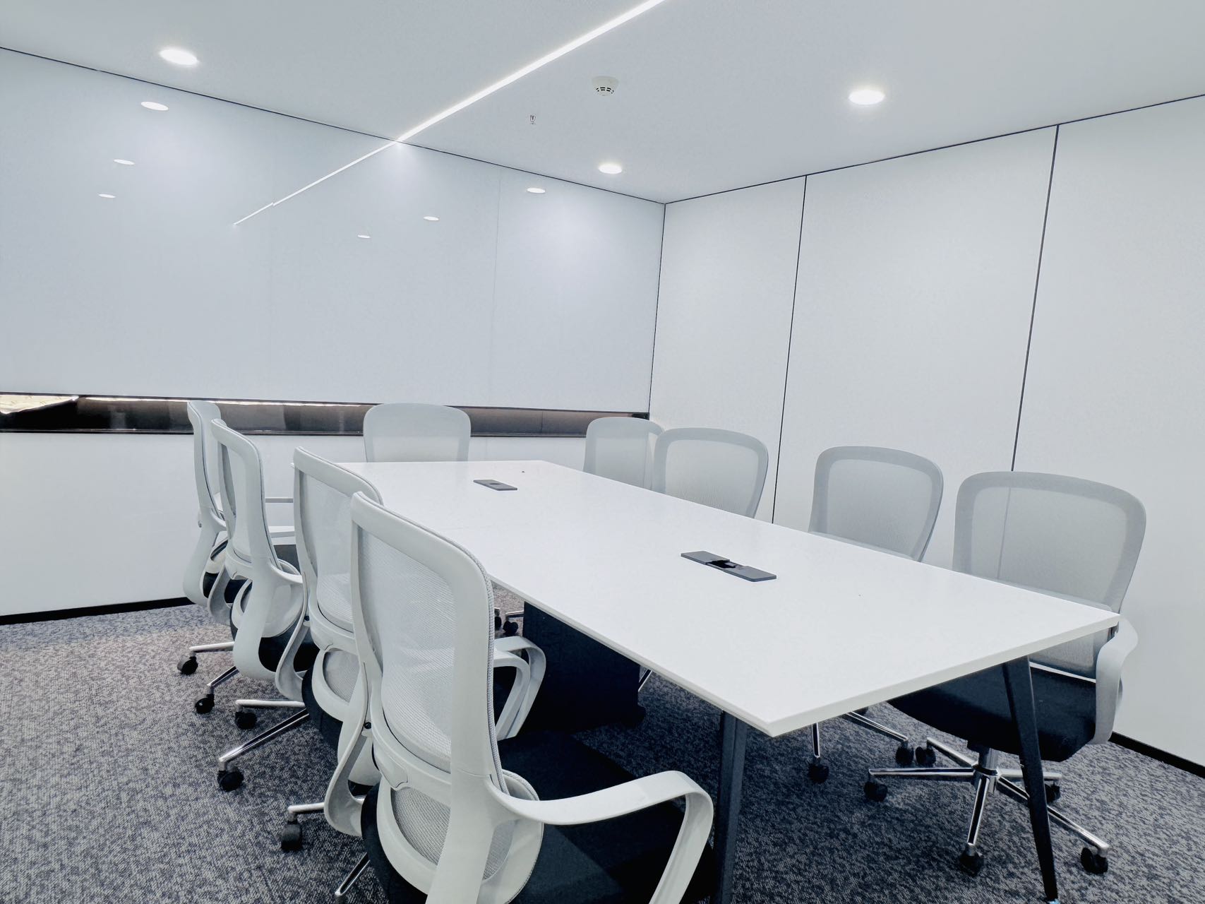 3号线红牌楼广场322.9平方 电梯口 大气前台 5隔间26工位 24小时空调随开随用 鼎冠中心办公室出租