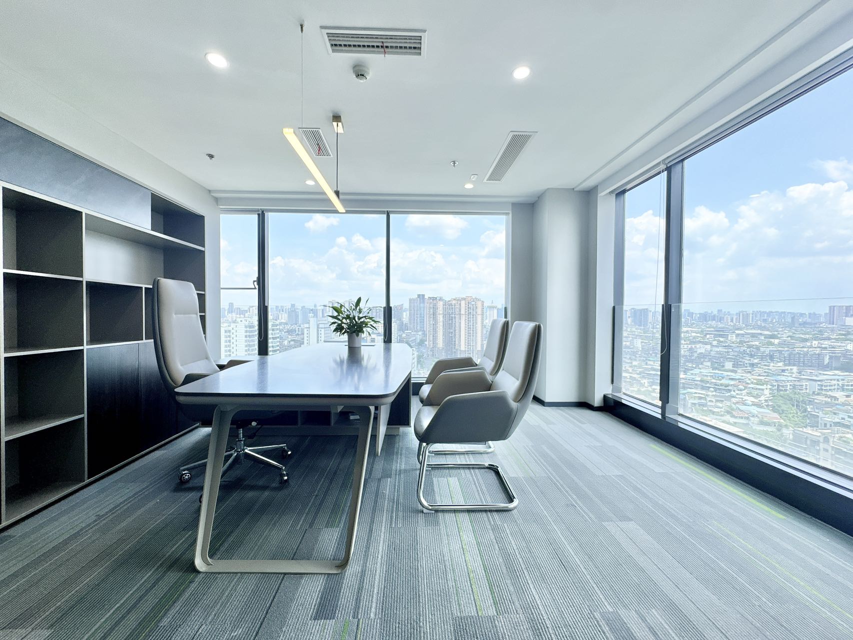 青羊区4号线西南财大地铁400米 500平 7隔间40工位 大气前台 双面采光 落地窗 视野巴适 见兴里浣花国际办公室出租