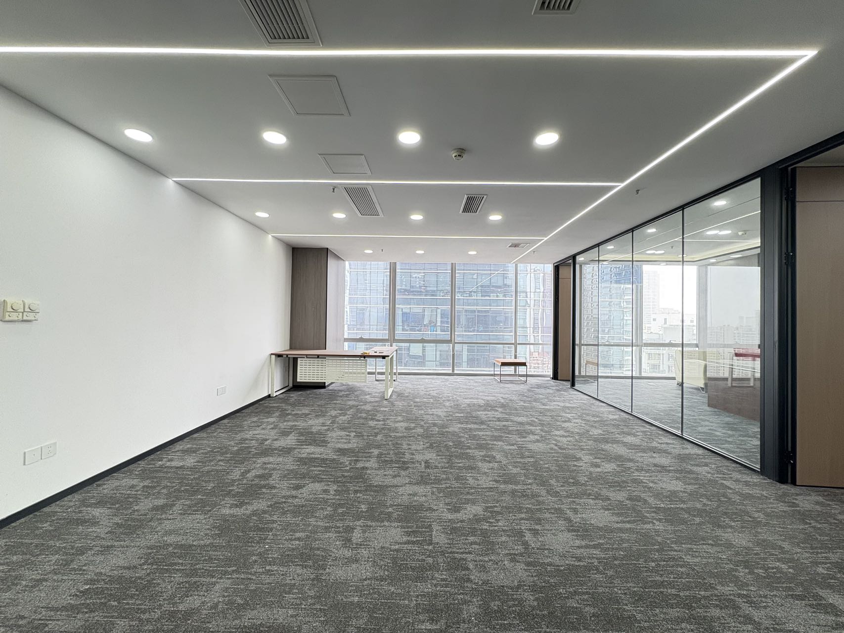 市中心春熙路附近 210平 3隔间23工位 中区视野巴适 业主直租 户型方正 时代1号办公室出租