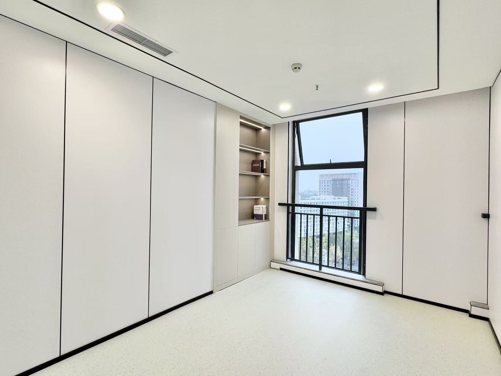 6号线金石路地铁口 整层打造 315平方 5隔间32工位 24小时空调 地铁口 新希望中鼎办公室出租