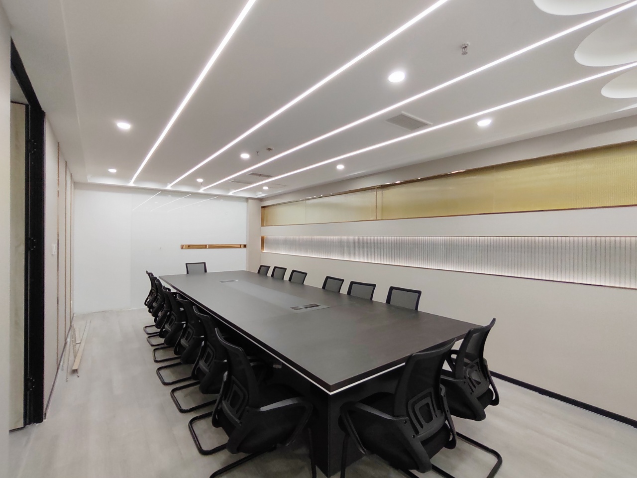 高新区环球中心精装147平跃层办公室 无空调加时费 户型方正 采光通透