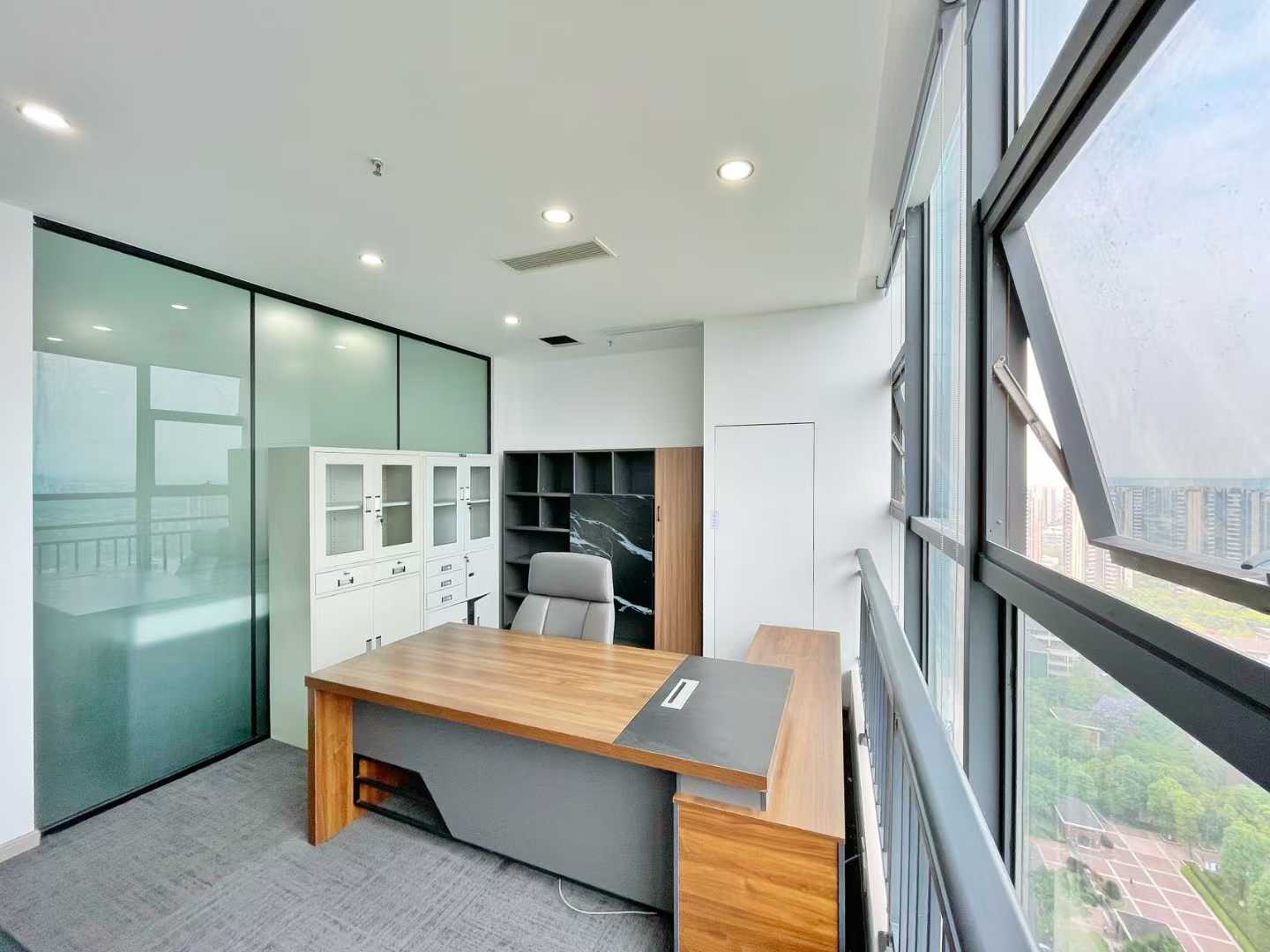 国企大楼开发商直租 216平方 5隔间12工位带前台 带家具 大小面积均可选择 瑞鑫时代大厦办公室出租