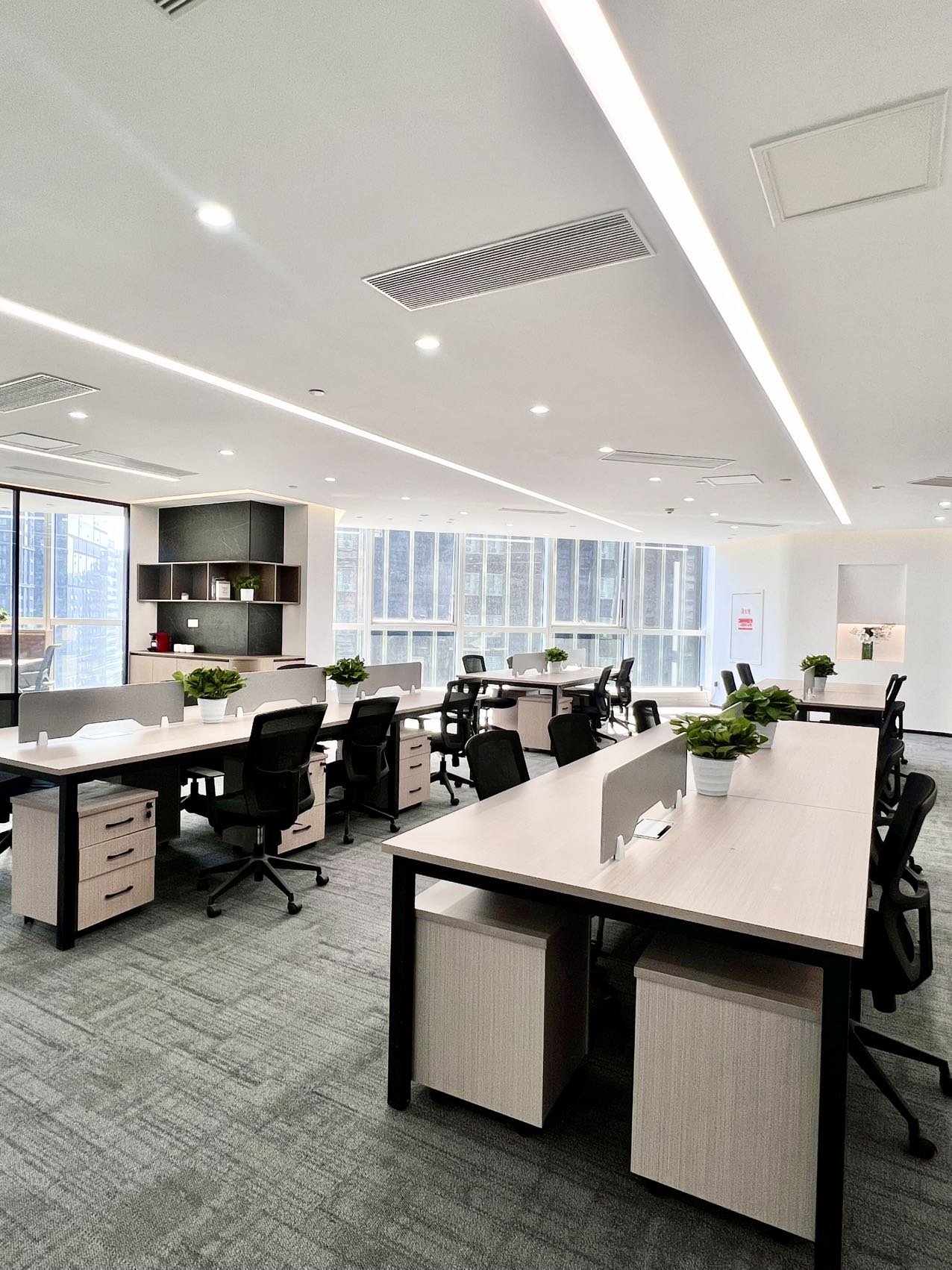 天府三街甲级品质楼盘 395.61平方 6隔间39工位 大落地创 采光视野好 希顿国际办公室出租