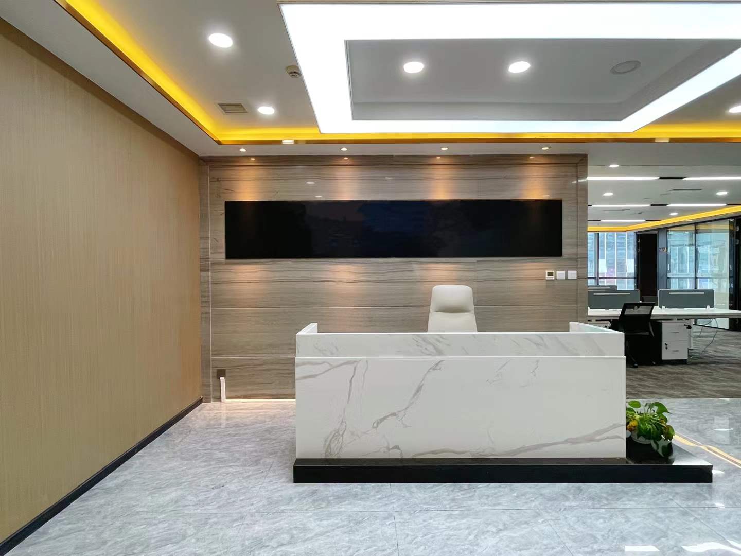 金融城高性价比房源 240平 4隔间20工位 双面采光 视野巴适 东方希望中心办公室出租