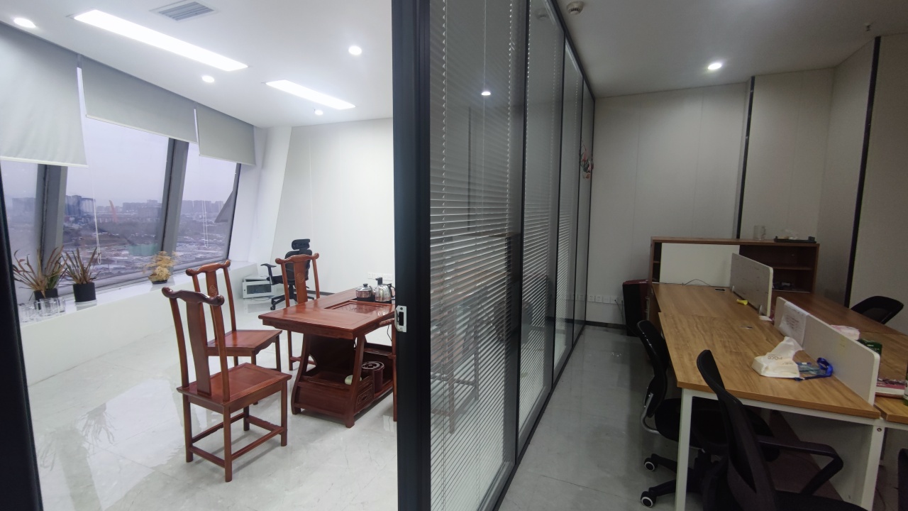 含物业 高新区锦城大道地铁口环球中心100平精装办公室 带家具