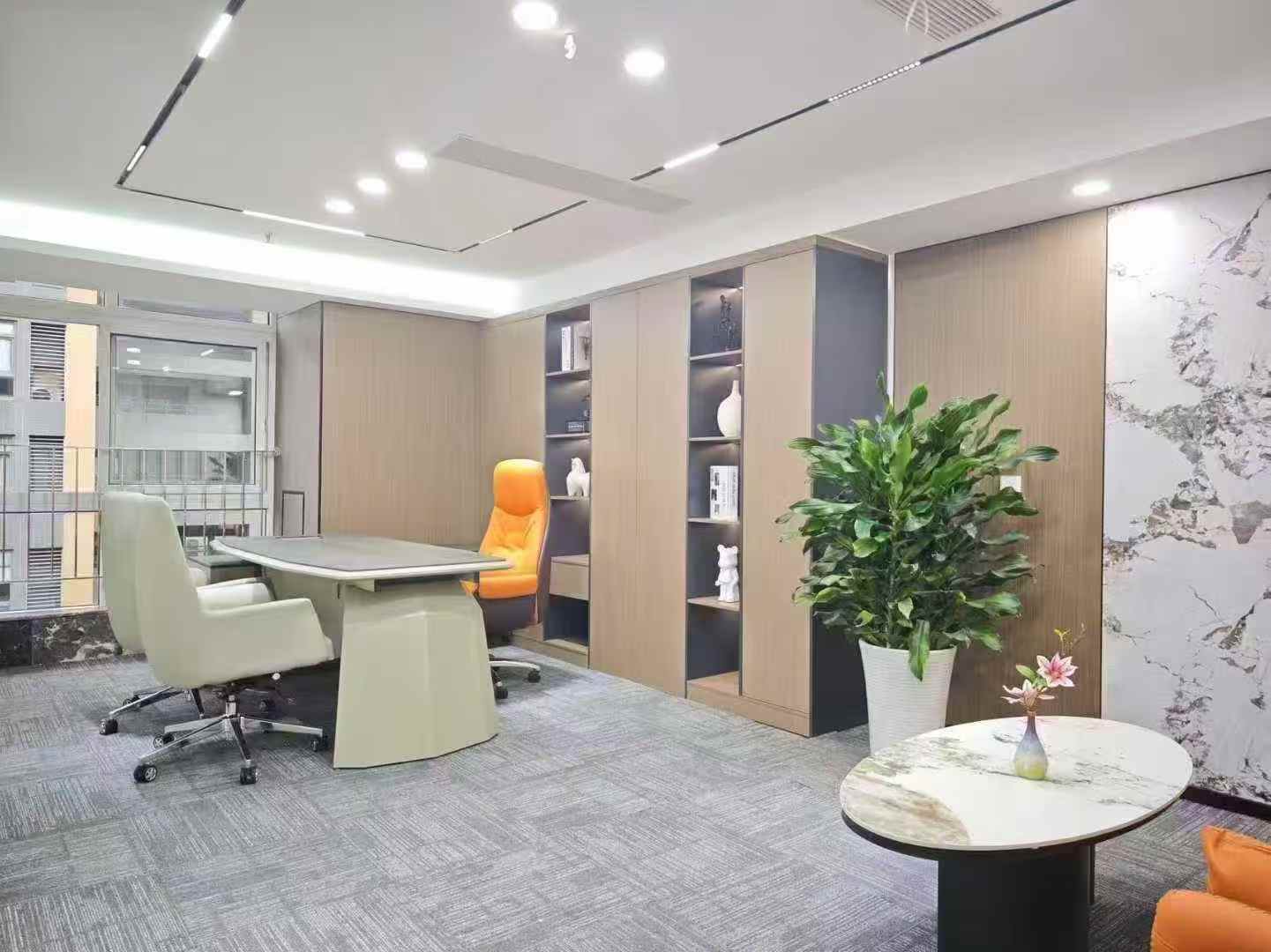 5号线市一医院地铁三四百米 283平方 5隔间25工位 电梯口户型 24小时空调 整层打造 天府新谷办公室出租