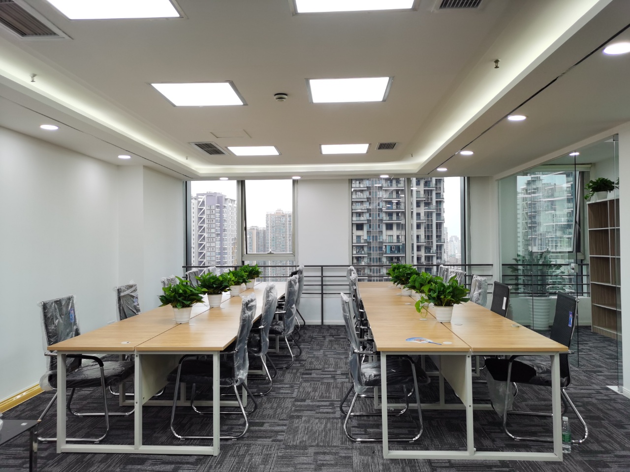 锦江区花样年喜年广场精装168平办公室 户型方正 采光优秀 生活便利