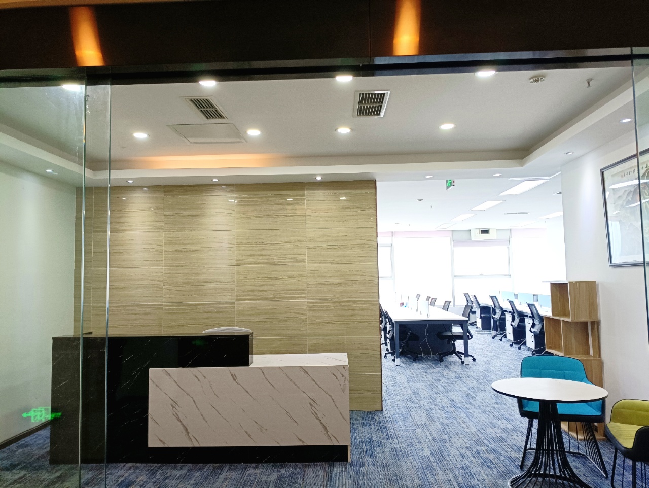 高新区环球中心300平精装办公室 特价出租 带家具 大会议室接待室
