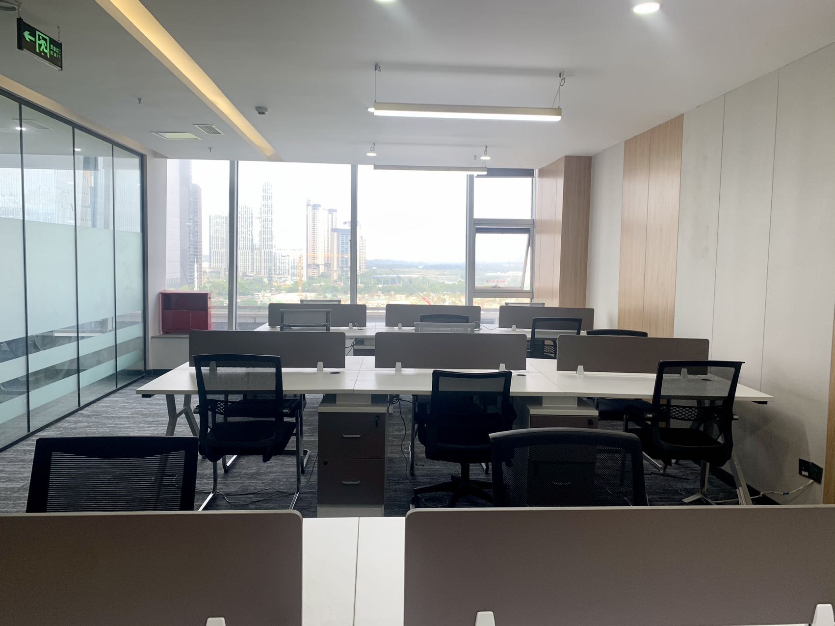 高新区新世纪环球中心精装160平小面积办公室  户型方正 采光通透