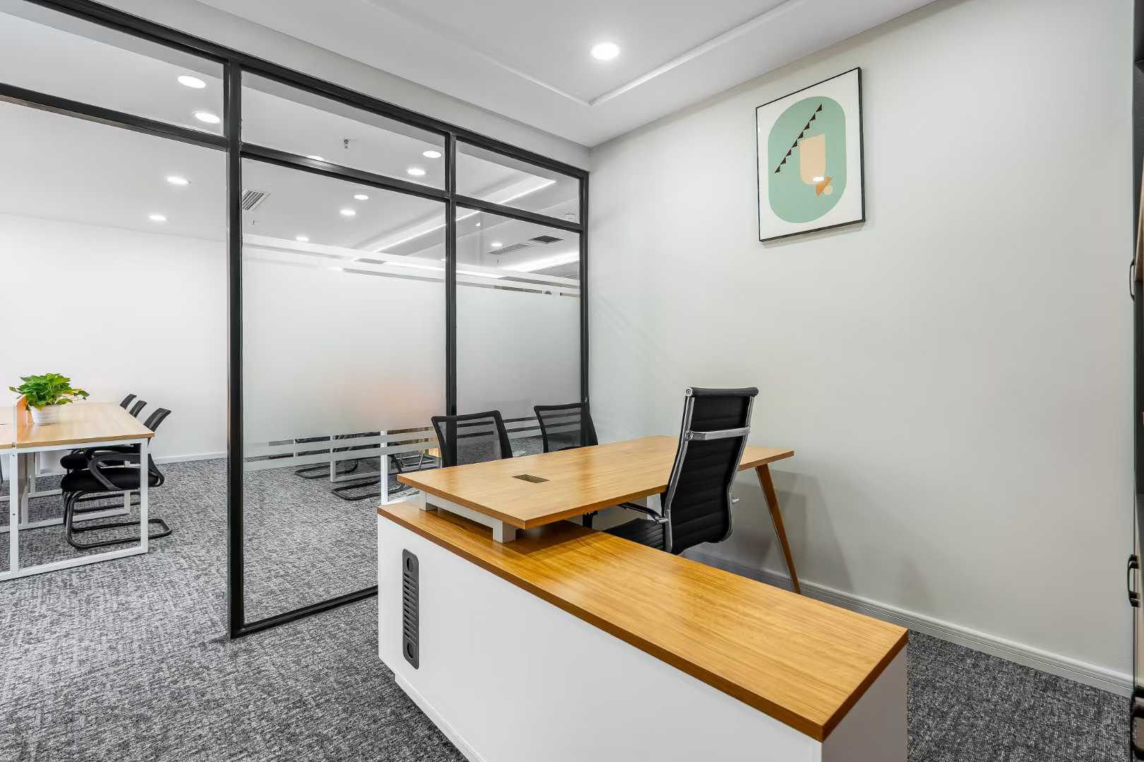 武侯区3号线太平园地铁口 三线交汇 125平 2隔间24工位 户型方正 拎包入住 下一站都市办公室出租