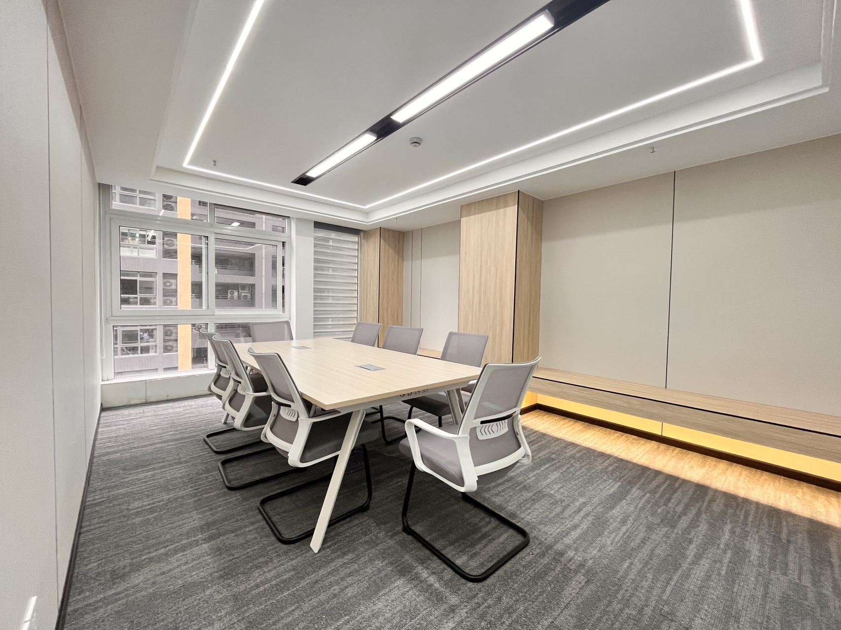 金融城5号线市一医院地铁五六百米 180平 4隔间16工位 双面采光 24小时空调 园区办公 天府新谷办公室出租