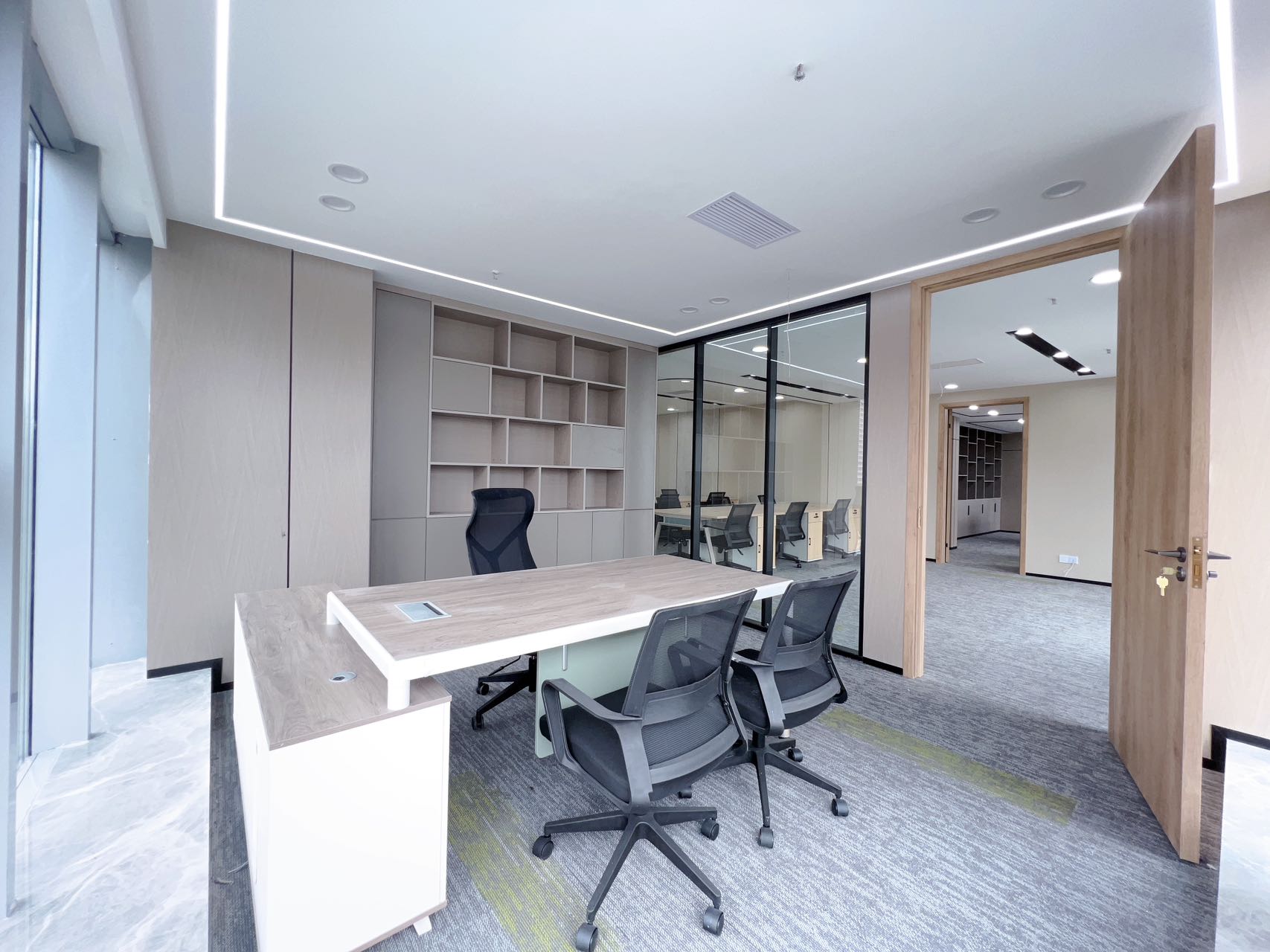 成都东站甲级写字楼 325平方 5隔间24工位 双面采光 24小时空调随时可控 中环国际办公室出租