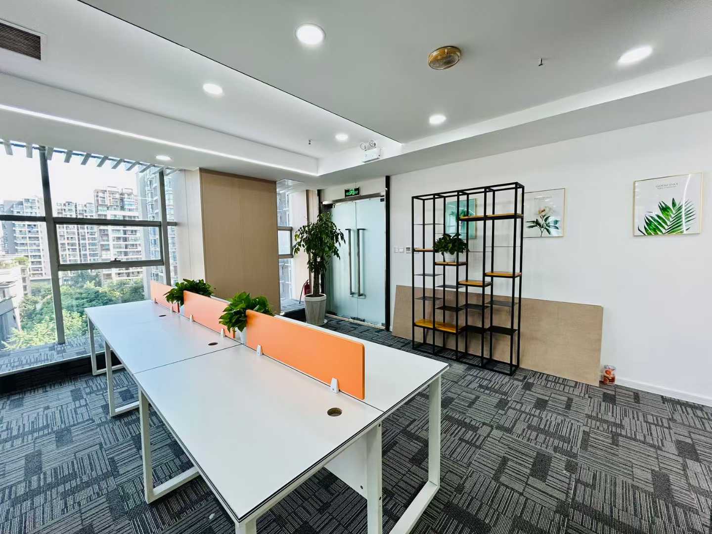 红牌楼版块精装户型 177平方 4隔间18工位 双面采光 落地大窗户 带家具 红牌楼广场办公室出租