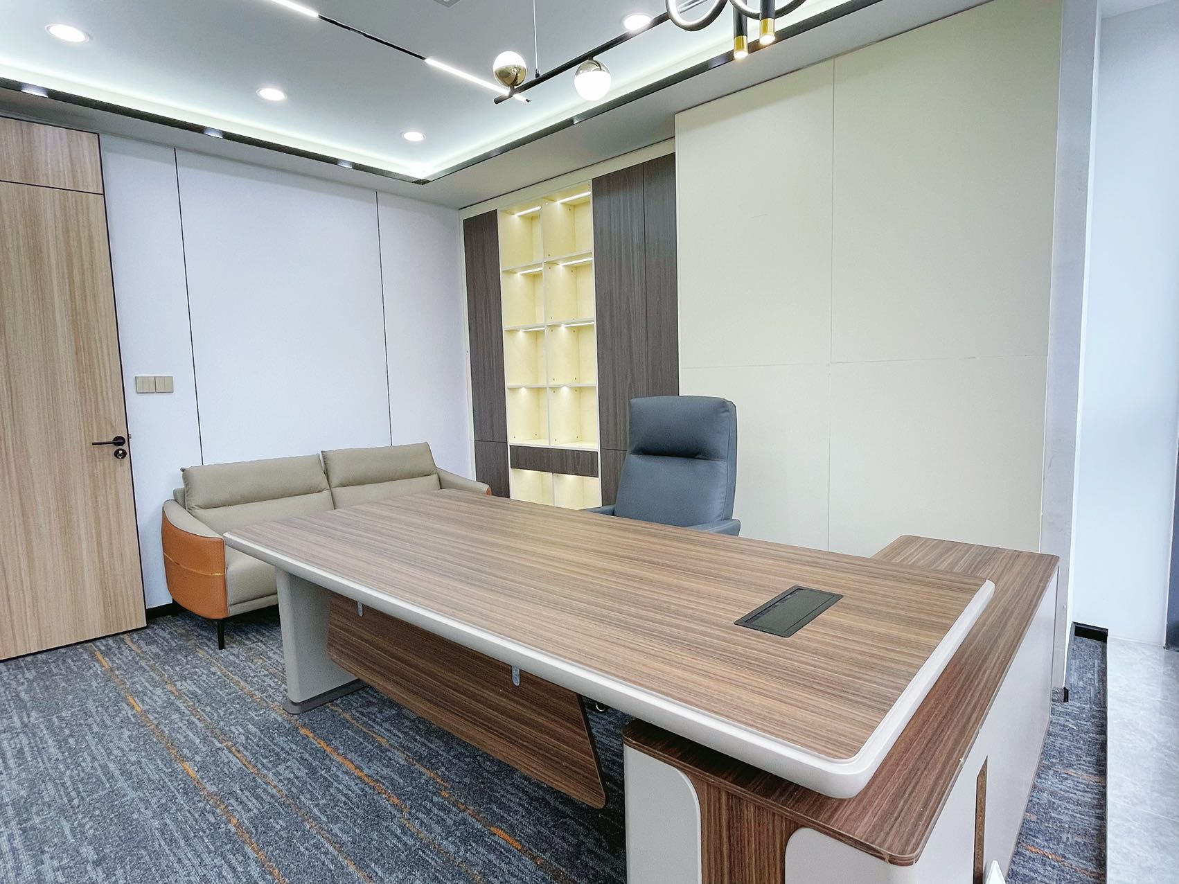 金融城经典小户型 3隔间1会议室12工位带前台 视野巴适 带家具 报价含物业费 东方希望中心办公室出租