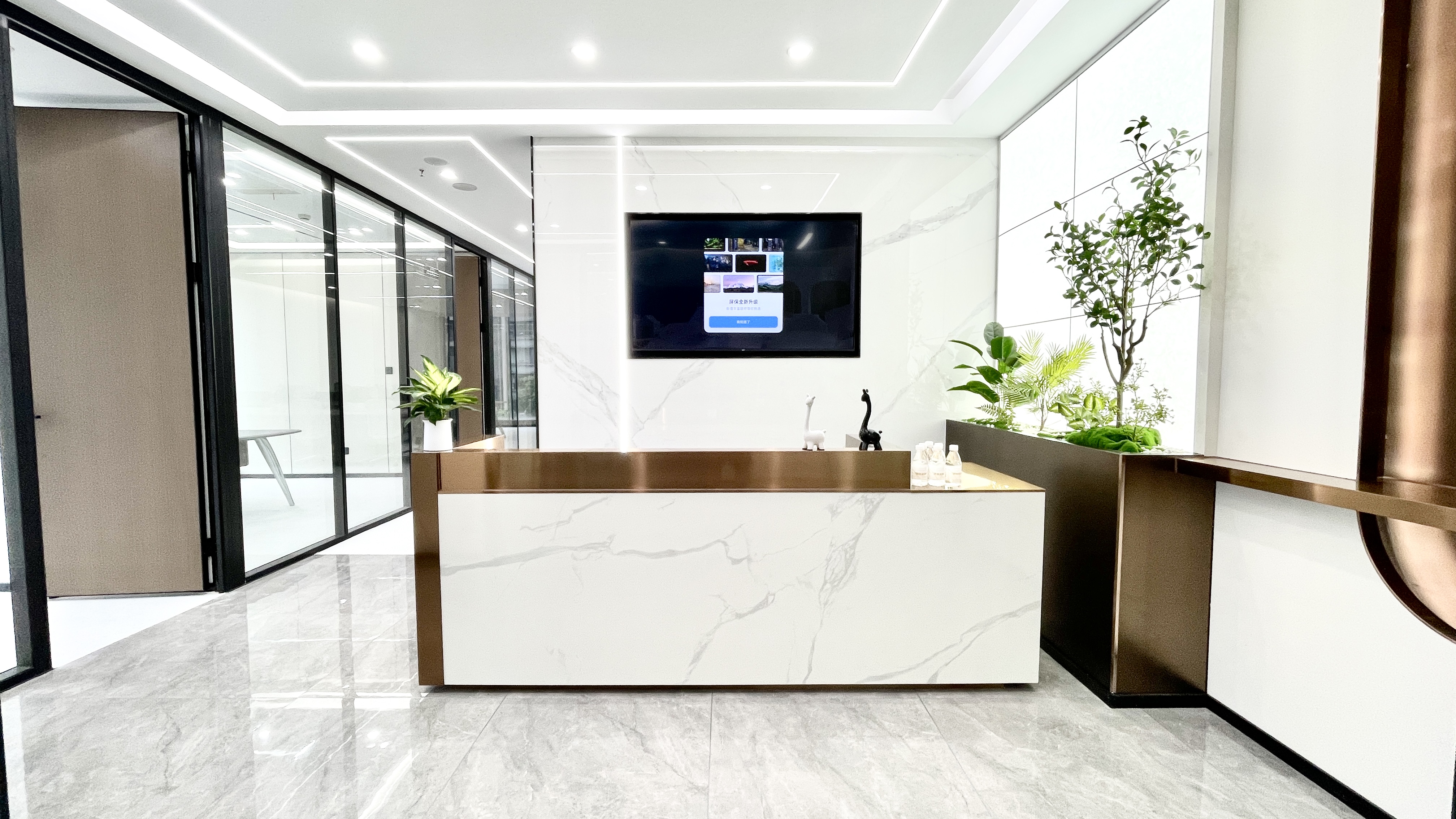 金融城市一医院地铁五六百米 234平 4隔间16工位 双面采光 24小时空调 带共享配套 天府新谷办公室出租