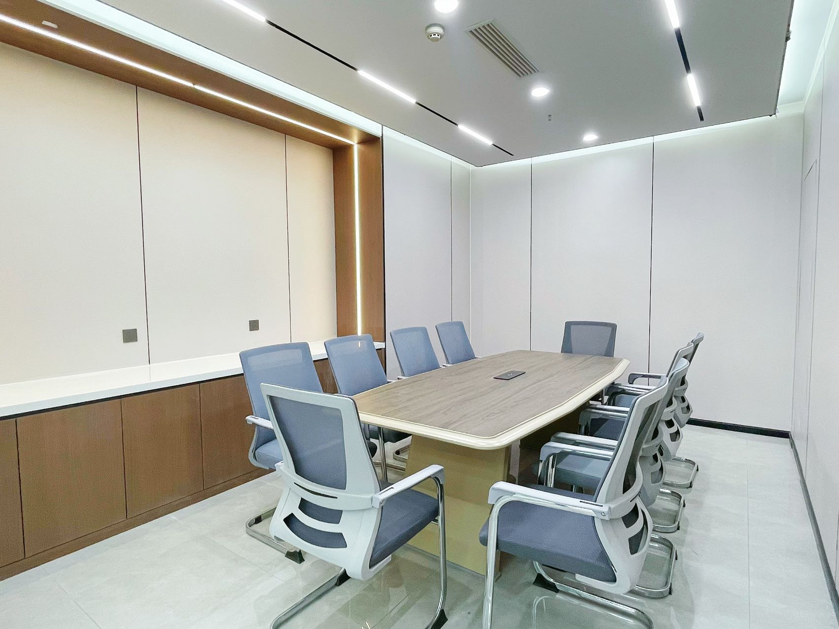 金融城悠方购物中心上方 285平 5隔间22工位 双面采光24小时空调 随开随关 誉峰国际M3办公室出租