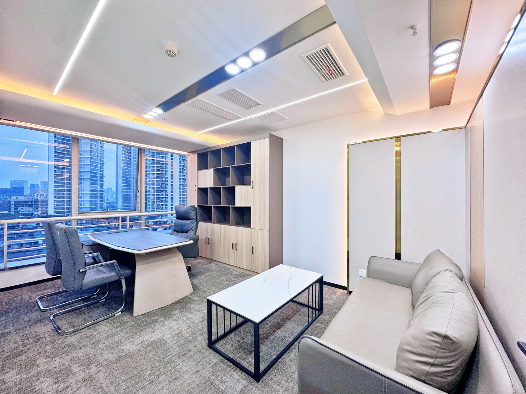 市中心东门大桥地铁口 套租户型 4隔间18工位 精装带家具双面采光 24小时我空调 东方广场办公室出租