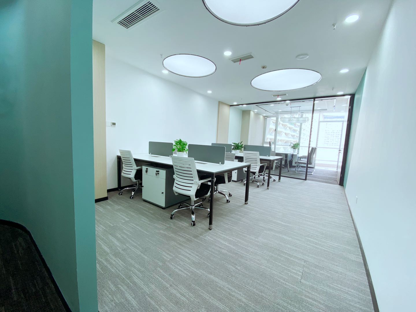 高新区新世纪环球中心精装小面积办公室 小清新网红风格 含物业和空调费