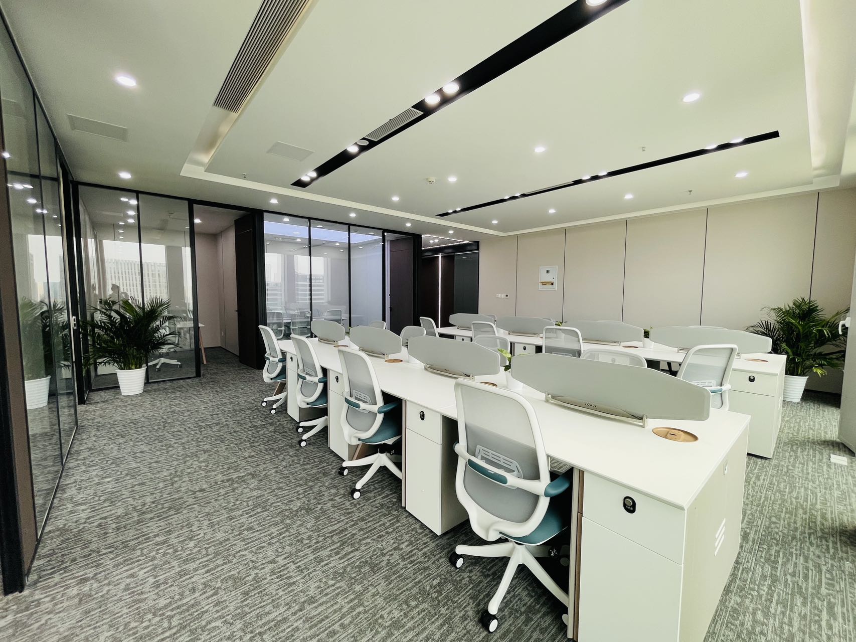 新川甲写 精品户型 238平 4隔间25工位 视野装修巴适 入驻享受优质办公环境 柚呈科创办公室出租