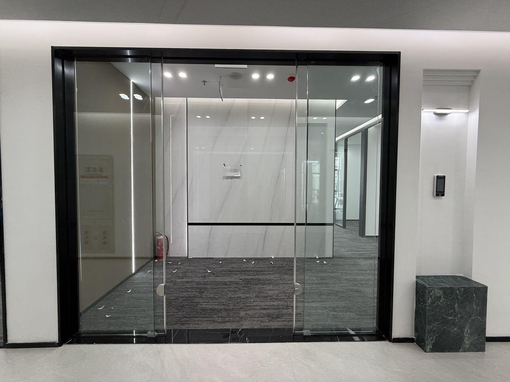 天府五街地铁方便 按套出租 3隔间15工位 24小时空调 园区氛围巴适 环境优美 天府软件园办公室出租