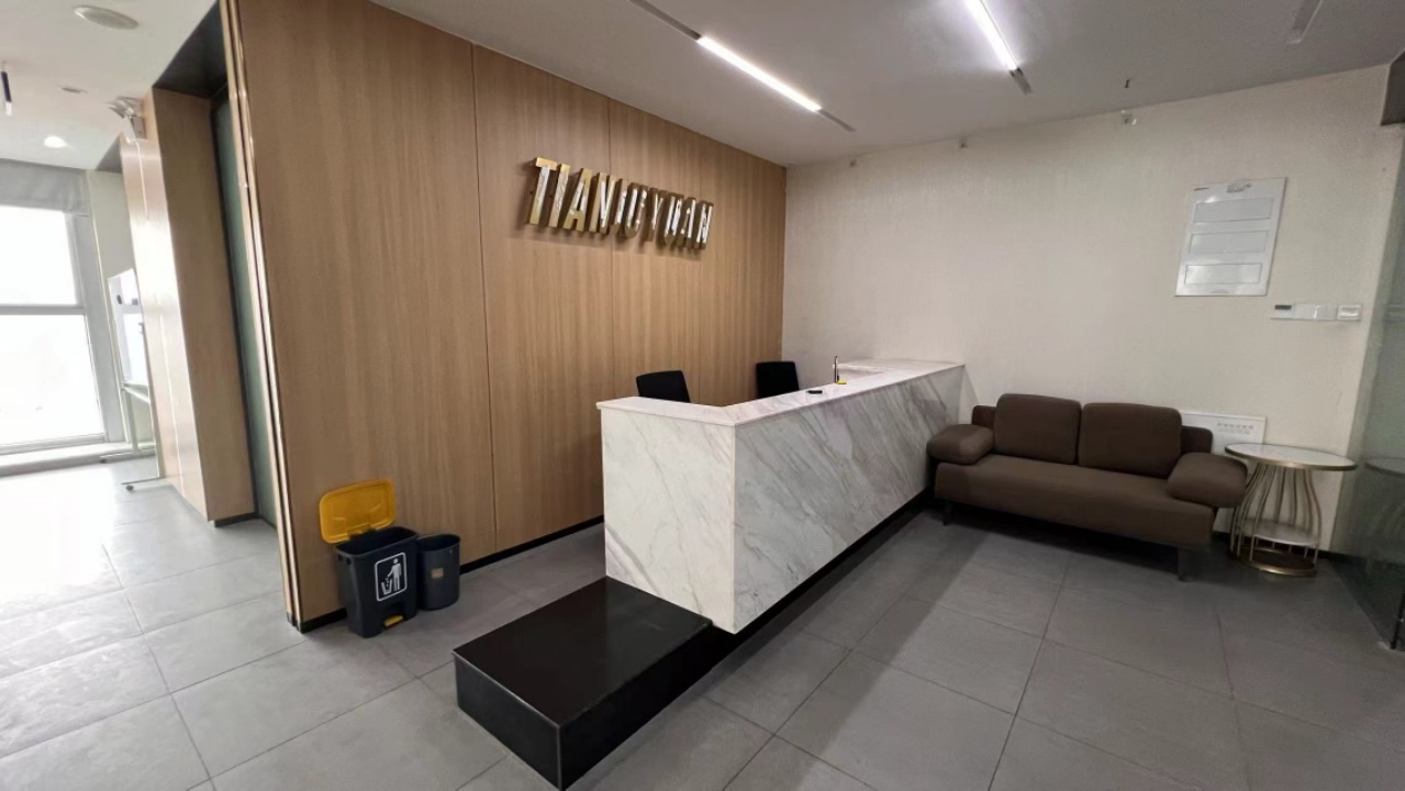 市中心1号线文殊院几百米 户型方正 双面采光 202平方 5隔间24工位 泰业城中城办公室出租