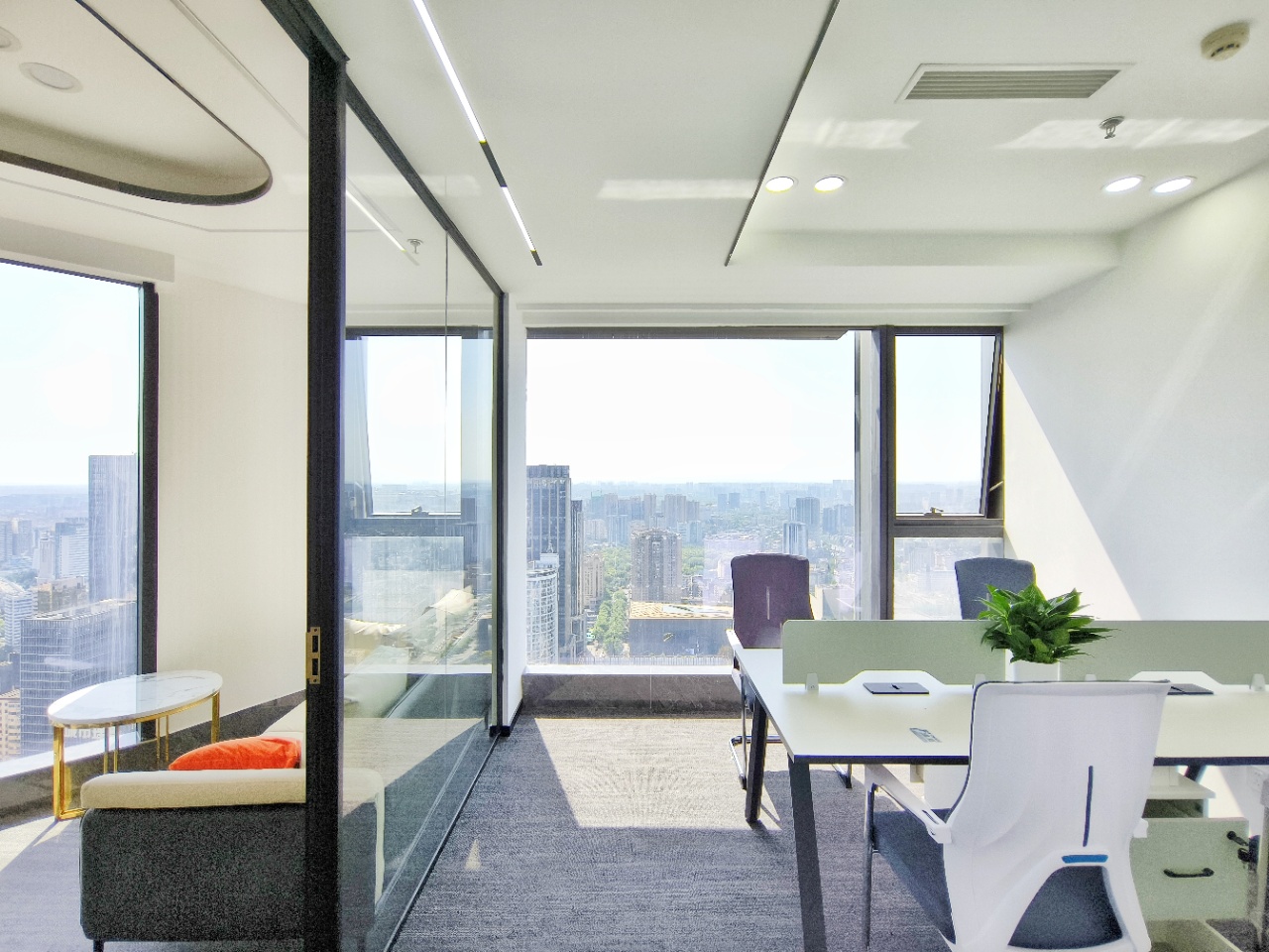 天府广场精品办事处 创业小户型 1隔间6工位 近地铁 交通方便 采光巴适 茂业天地办公室出租