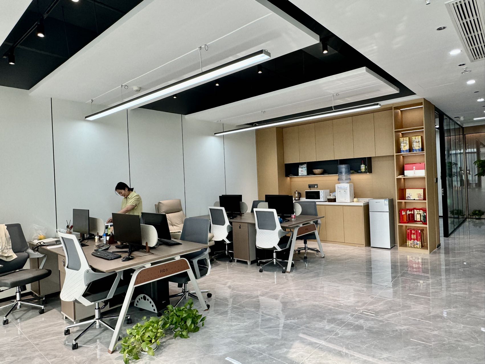 东大路甲级高品质楼盘 166平方 4隔间12工位 视野无遮挡 带家具 户型方正 光环中心办公室出租