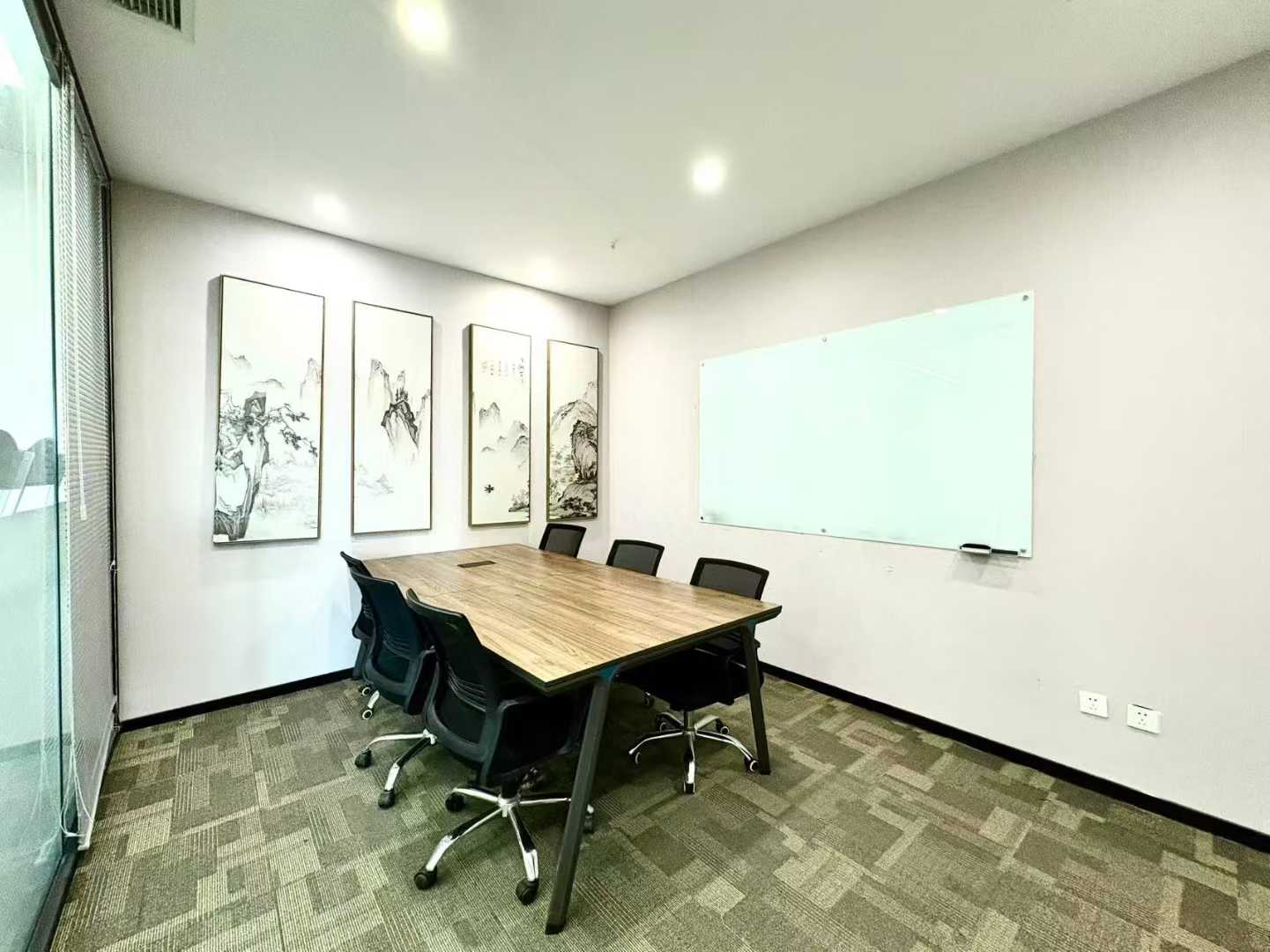 1号线高新晶科特价房出租 158平 3隔间16工位 朝东 24小时空调 精装带家具 晶科一号办公室出租