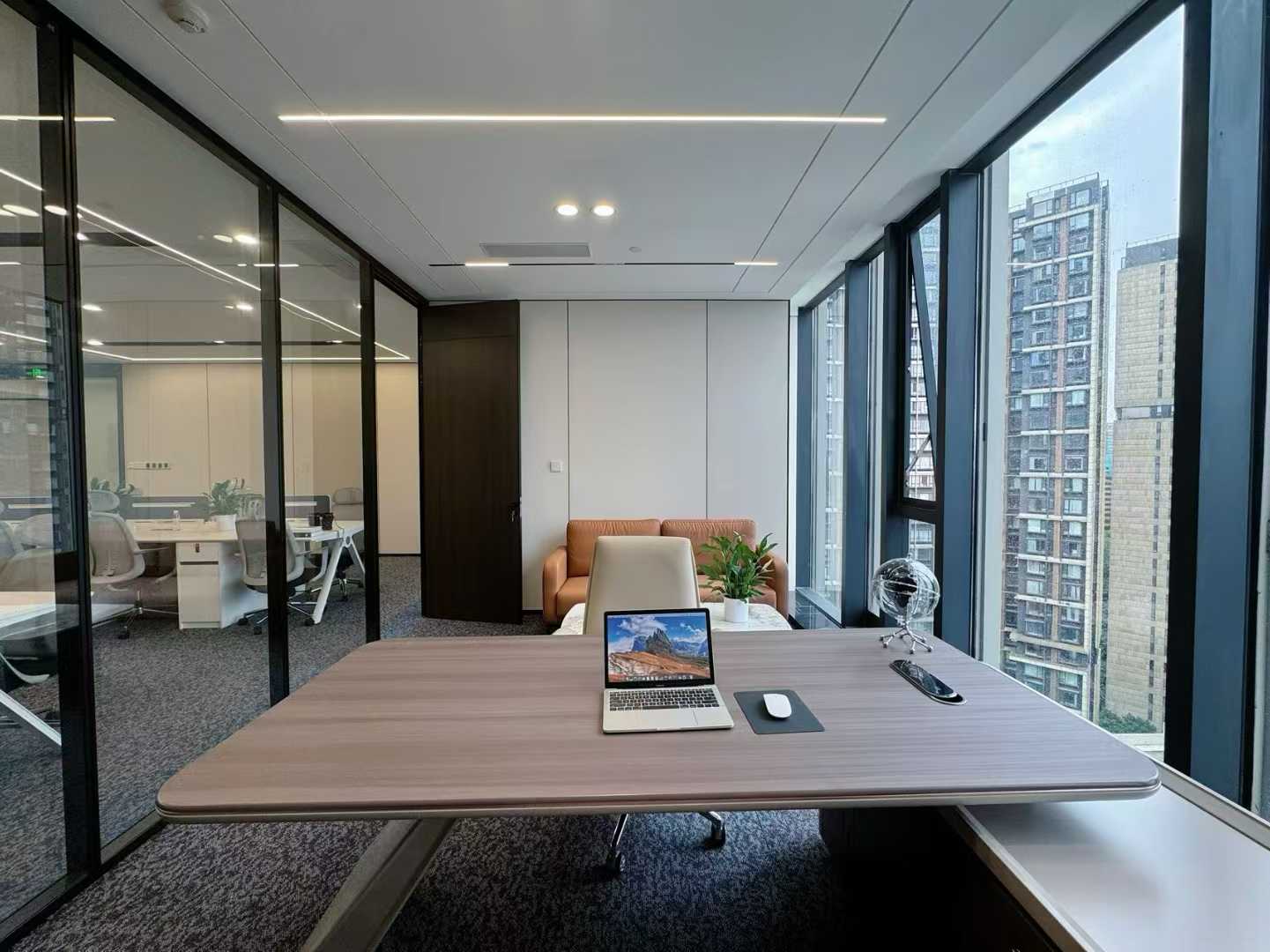 高新区5号线市一医院地铁口 商场配套 交通方便 152平方 3隔间15工位 通山下水 全新打造 仁和春天国际办公室出租