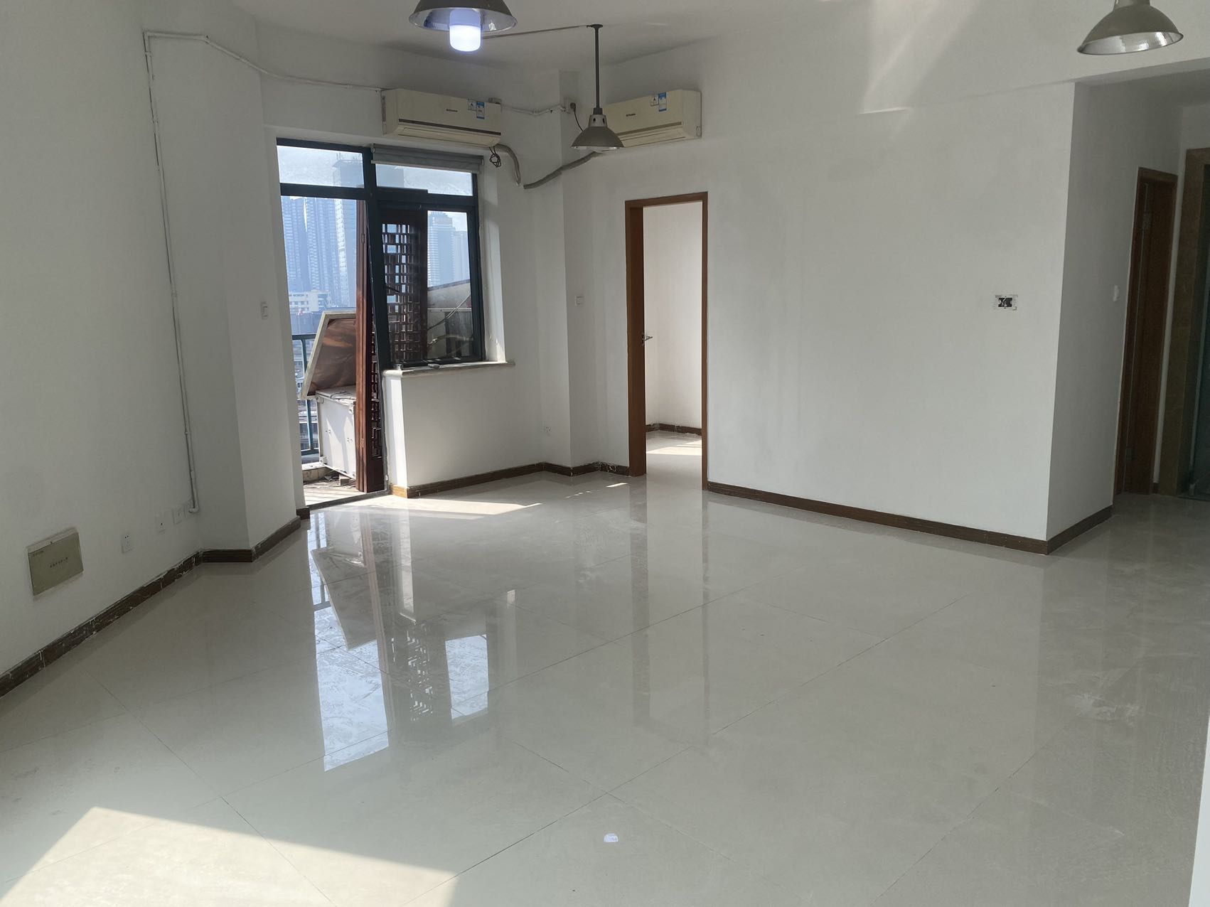 市中心4号线太升南路地铁几百米 个人房东直租 77平小面积 家具可配 带独立厕所 锦天国际办公室出租