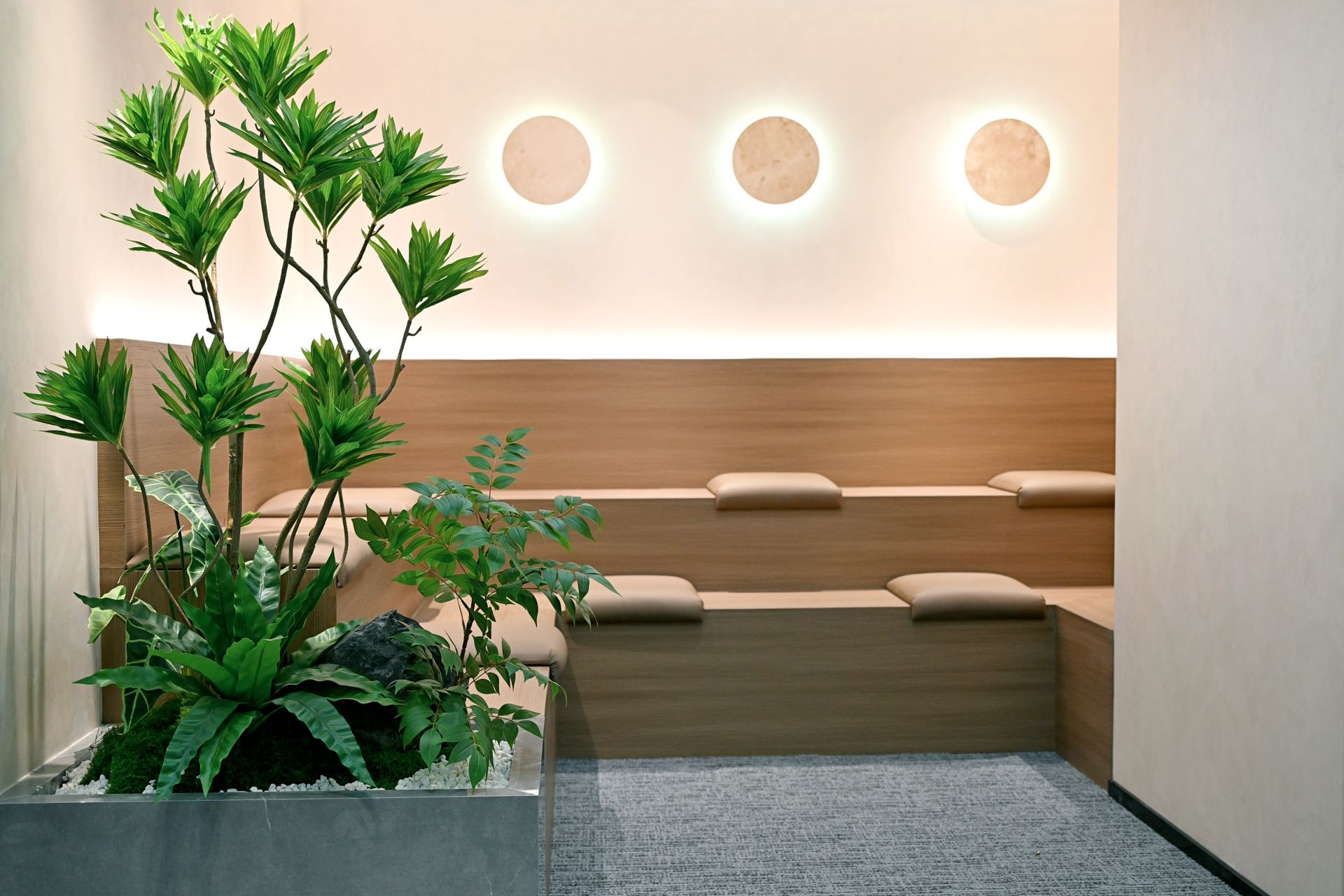 牛市口地铁几百米 按套出租 3隔间18工位 报价含物业费 精装带家具 带共享配套服务 摩根中心办公室出租