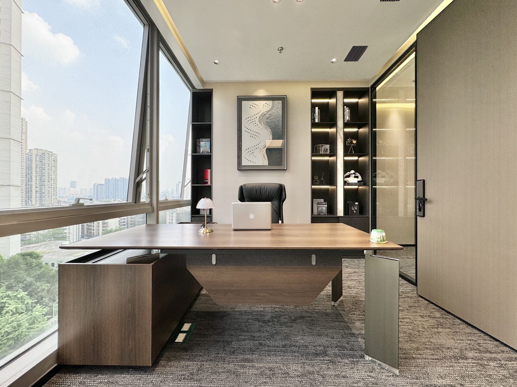 市中心东门大桥地铁口 套租 5隔间24工位 电梯口旁边 装修新颖 采光视野好 时代1/8号办公室出租