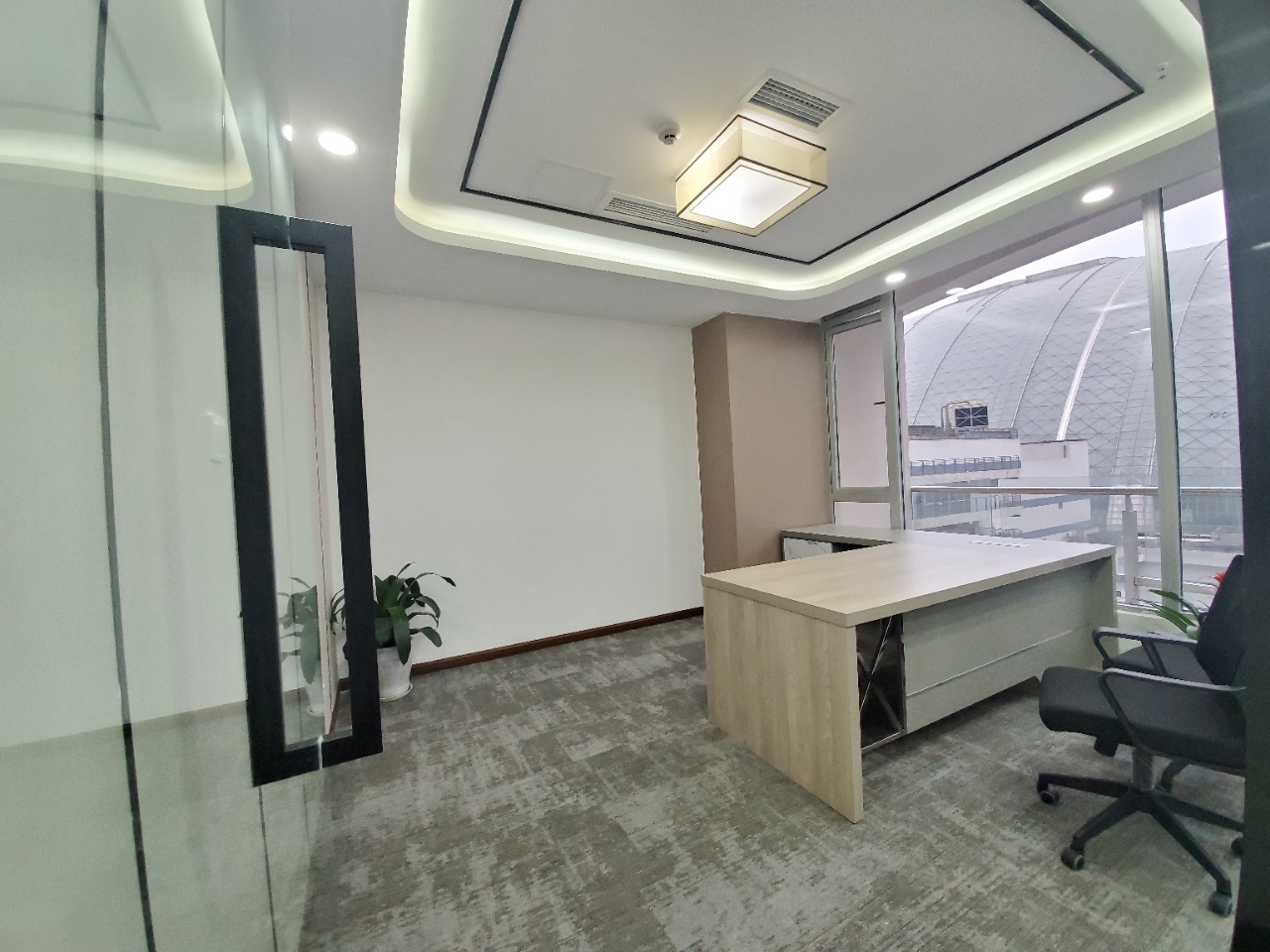含物业 高新区锦城大道地铁口新世纪环球中心东区精装160平办公室