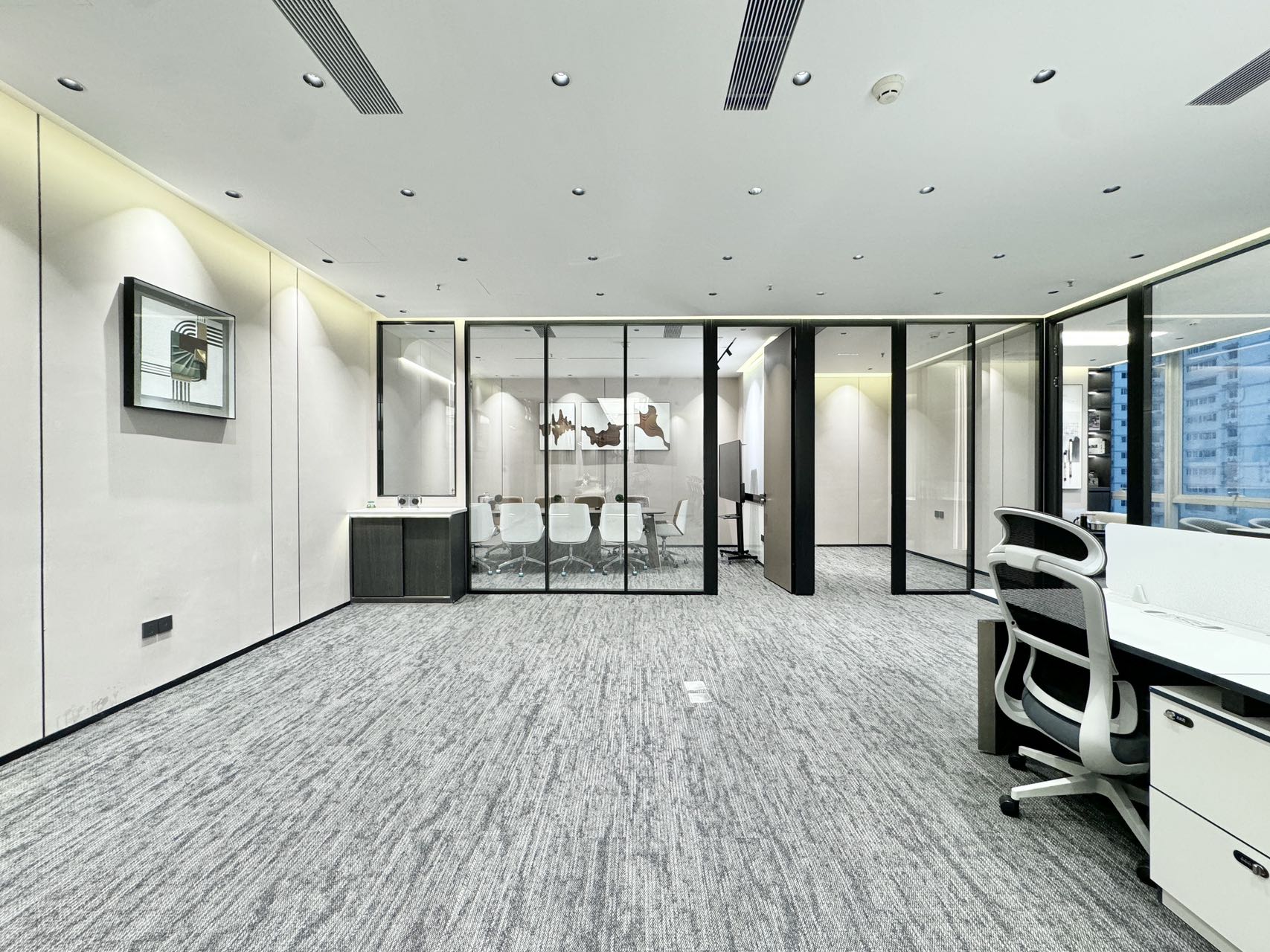 市中心东门大桥地铁口 5隔间22工位 紧邻春熙路 落地窗 视野采光巴适 时代8号办公室出租