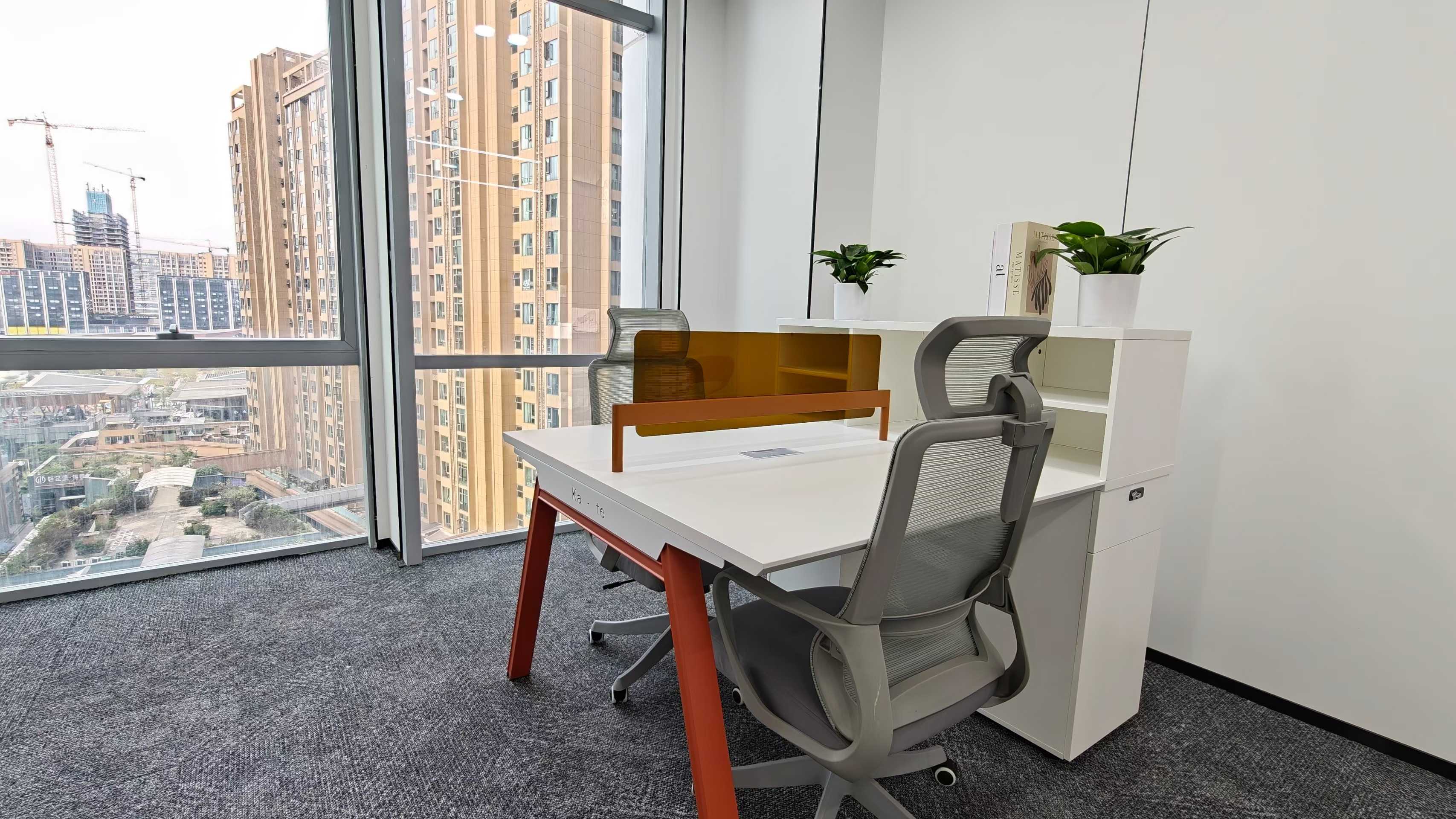 天府二街新开楼盘 264平 4隔间22工位 全新装修 24小时空调 物业费便宜 精装带家具 雄川金融中心2栋办公室出租