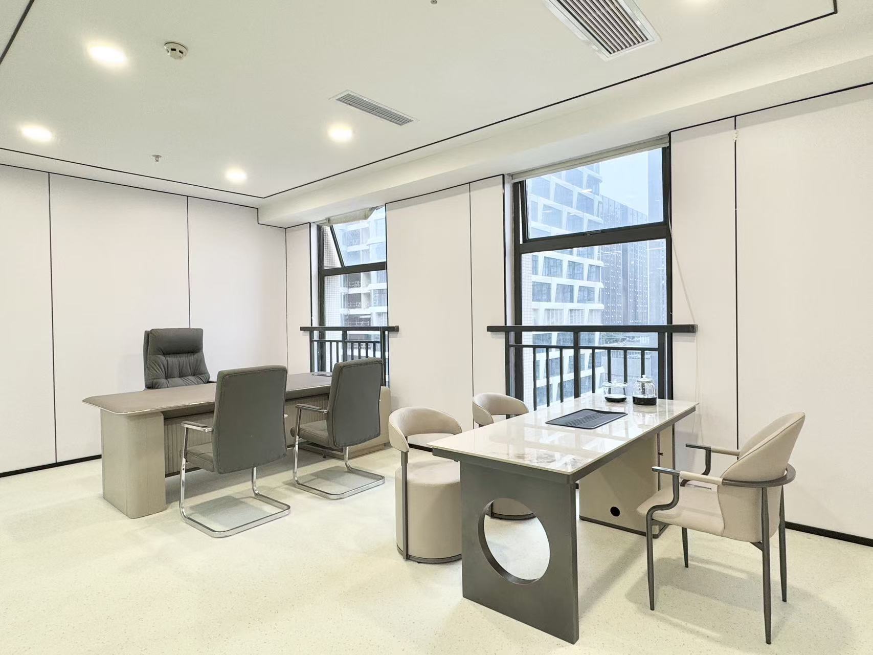 6号线金石路地铁口 整层打造 315平方 5隔间32工位 24小时空调 地铁口 新希望中鼎办公室出租