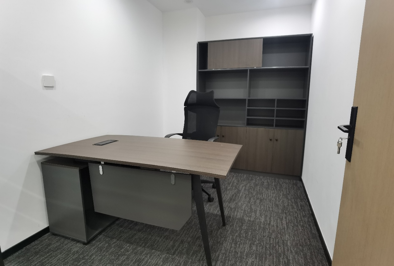 桐梓林地铁口甲级楼盘 178平方 4隔间12工位 产权出租 带家具 国航世纪中心办公室出租