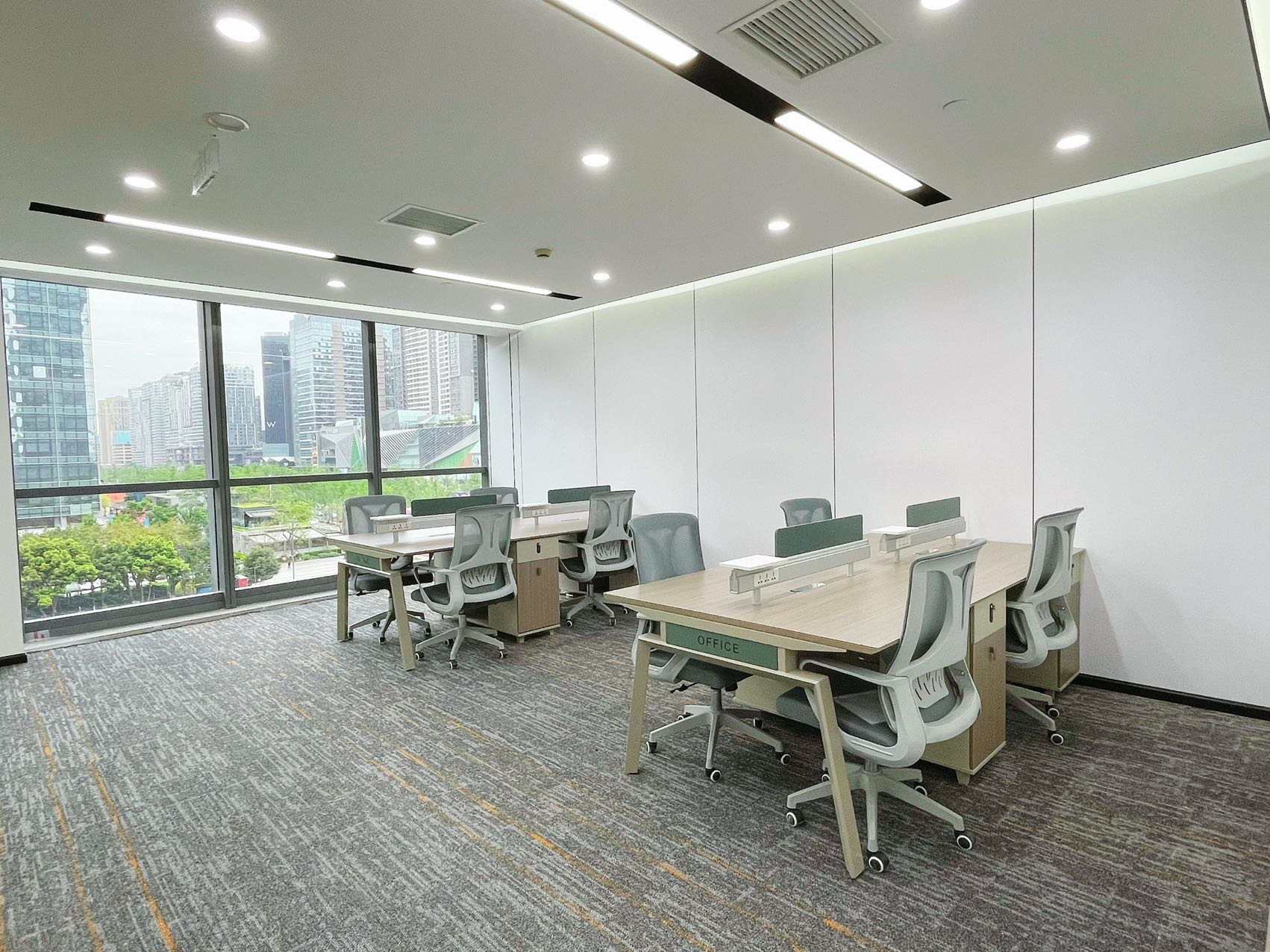 金融城经典小户型 3隔间1会议室12工位带前台 视野巴适 带家具 报价含物业费 东方希望中心办公室出租