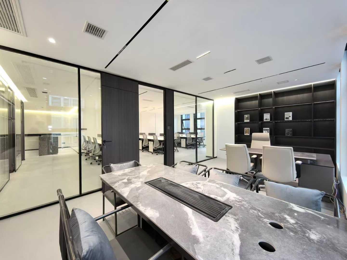 高新三地铁交汇 孵化园站 4隔间24工位 双面采光 精装带家具 品质装修 24小时空调 中航交流中心办公室出租